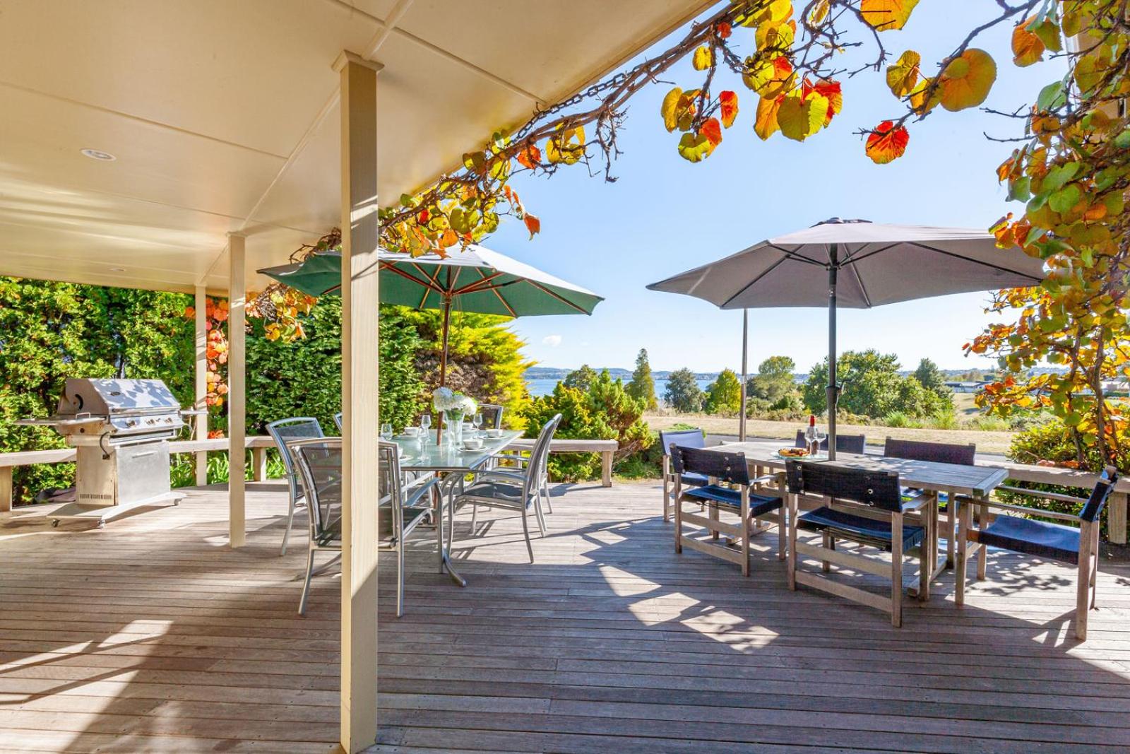 Pokaka Lake House - Wharewaka Holiday Home view 4