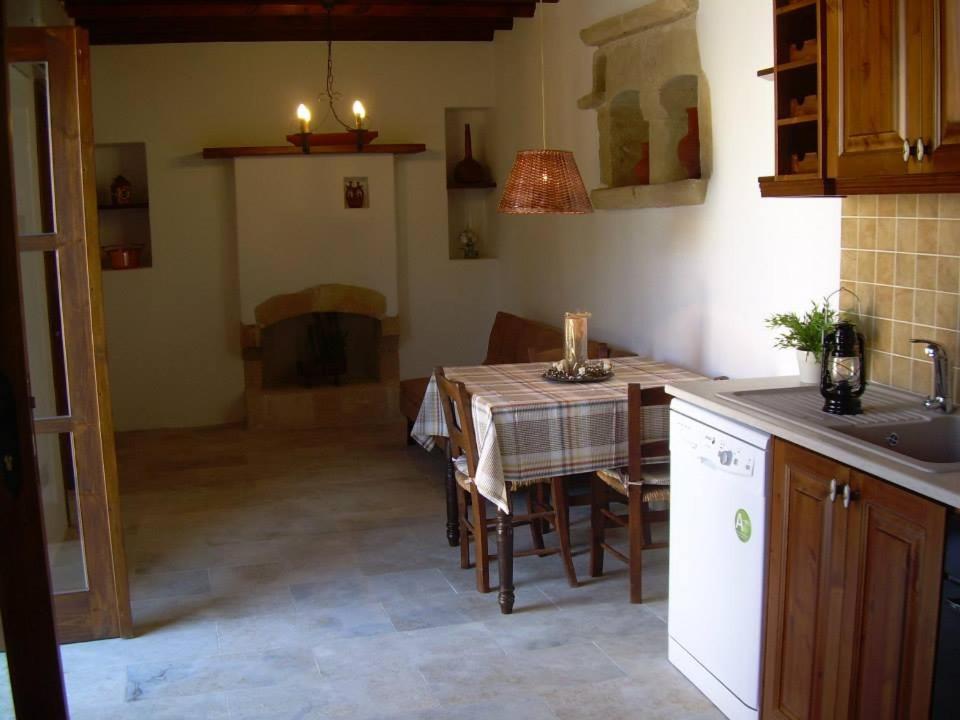 Ktima Charitini 2