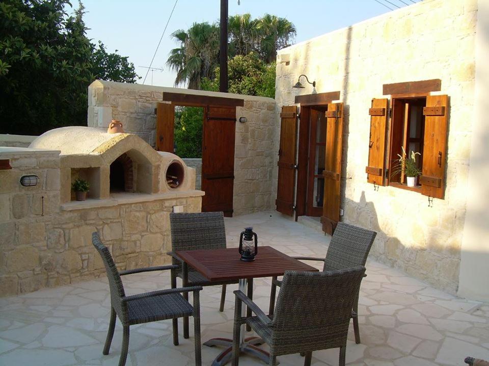 Ktima Charitini 2