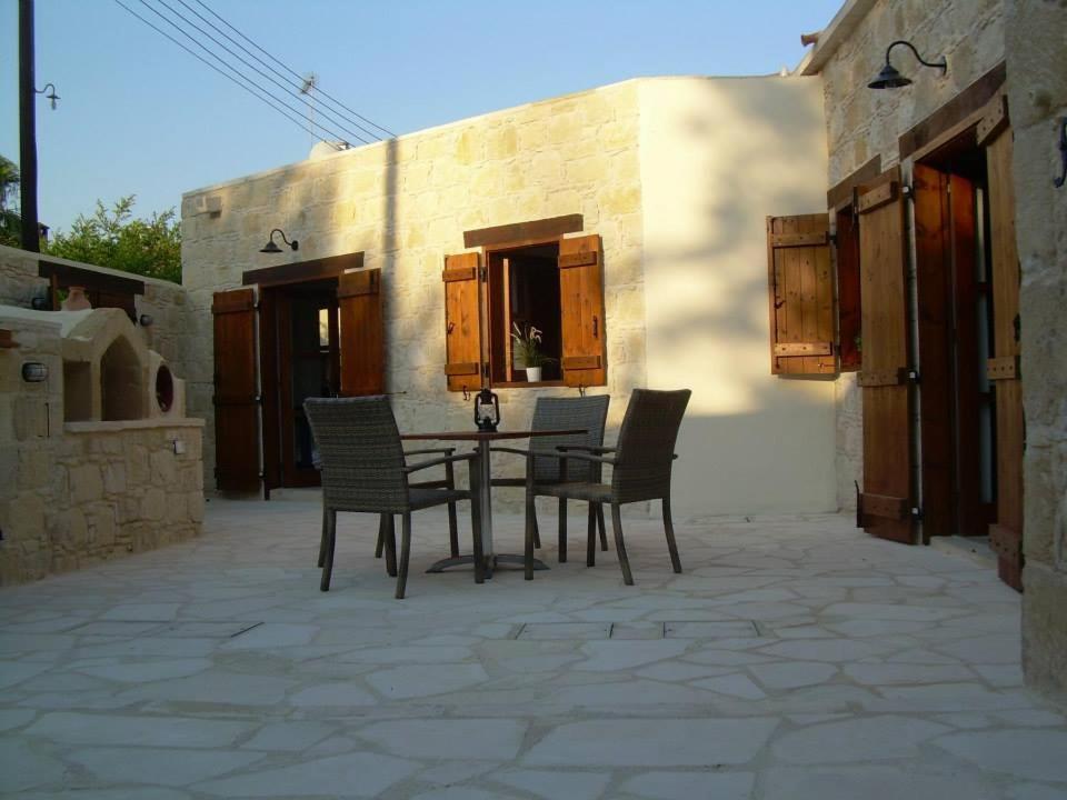 Ktima Charitini 2