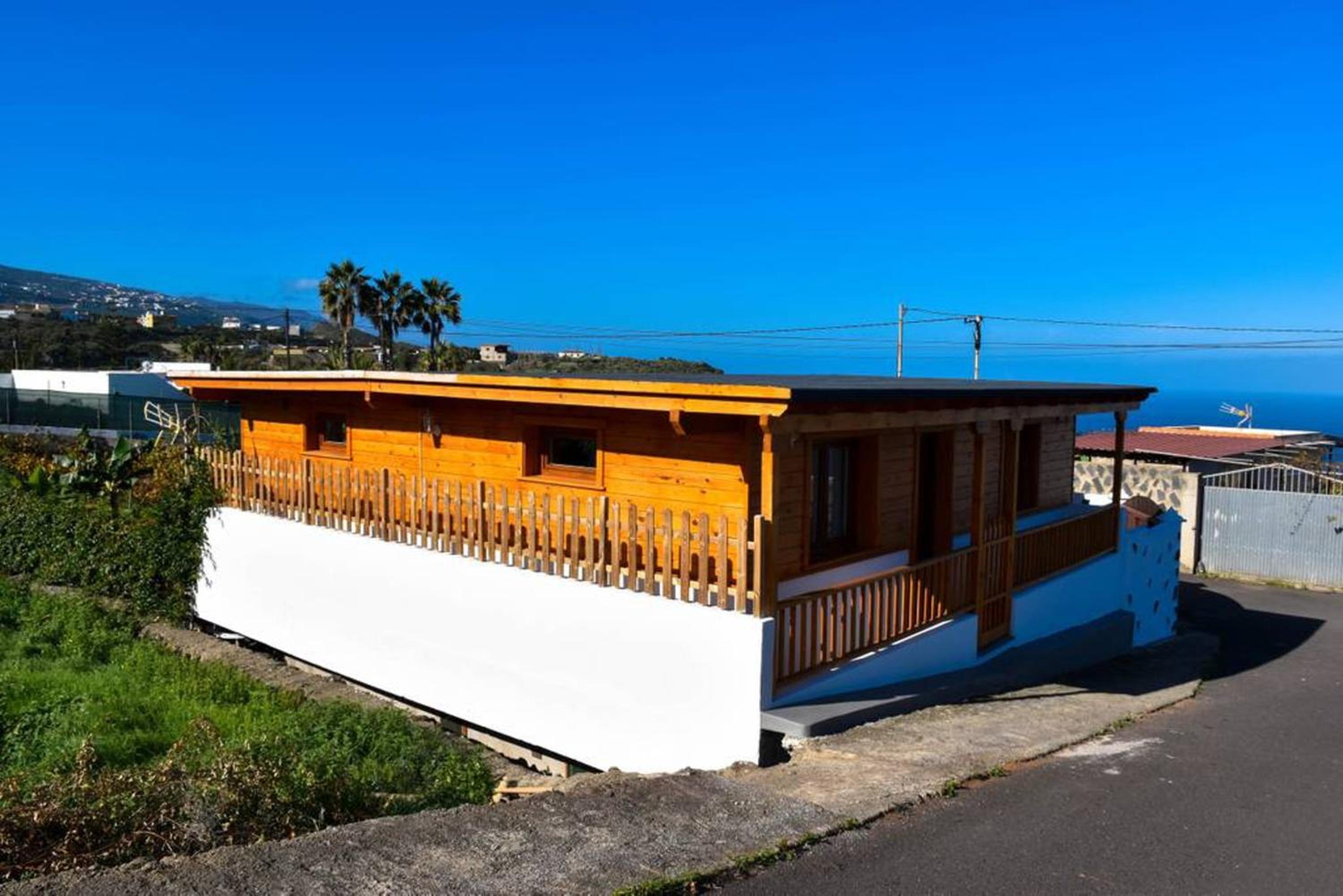Charming house in Icod de los Vinos with garden 70 m² view 2