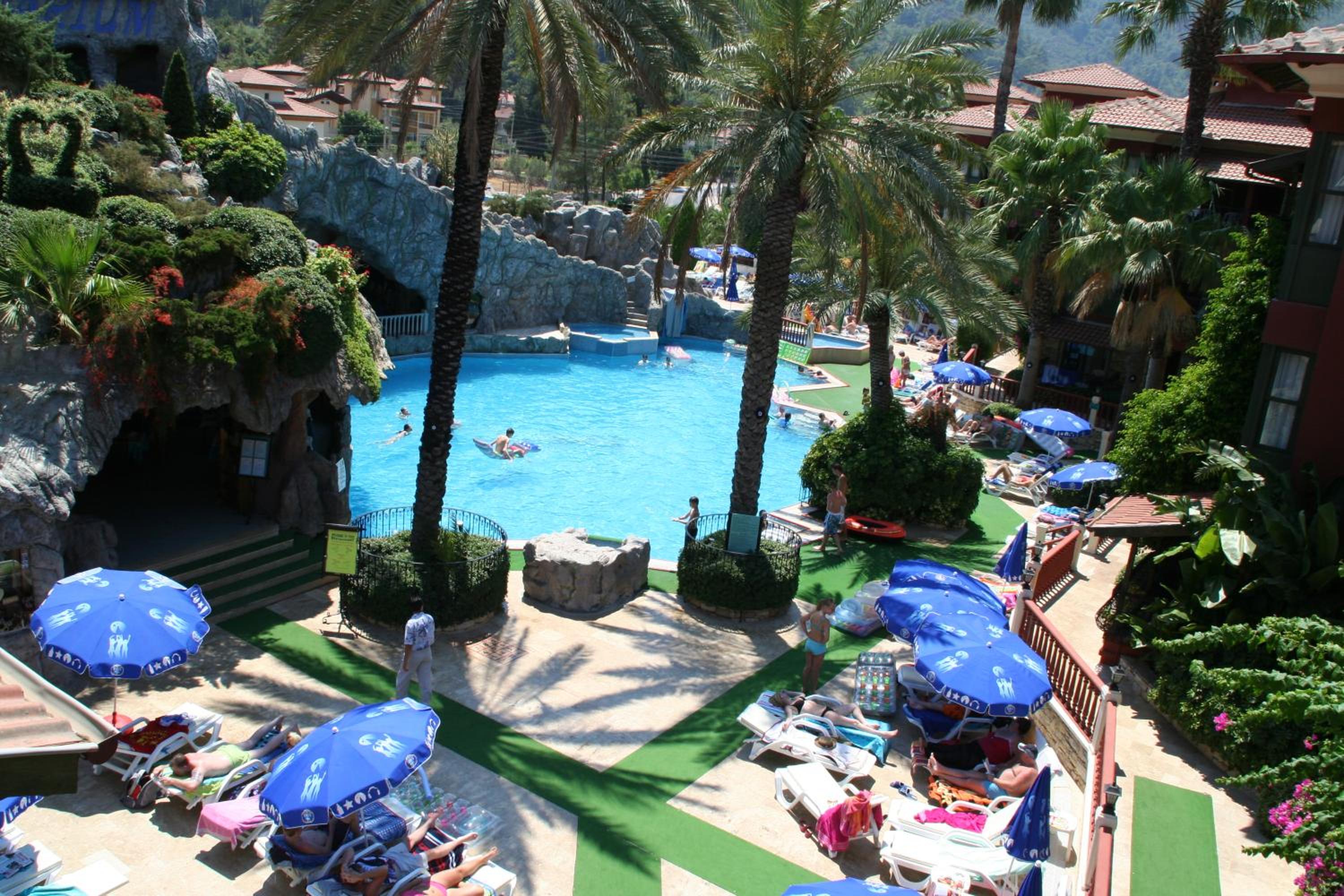 Grand Aquarium - Image 12