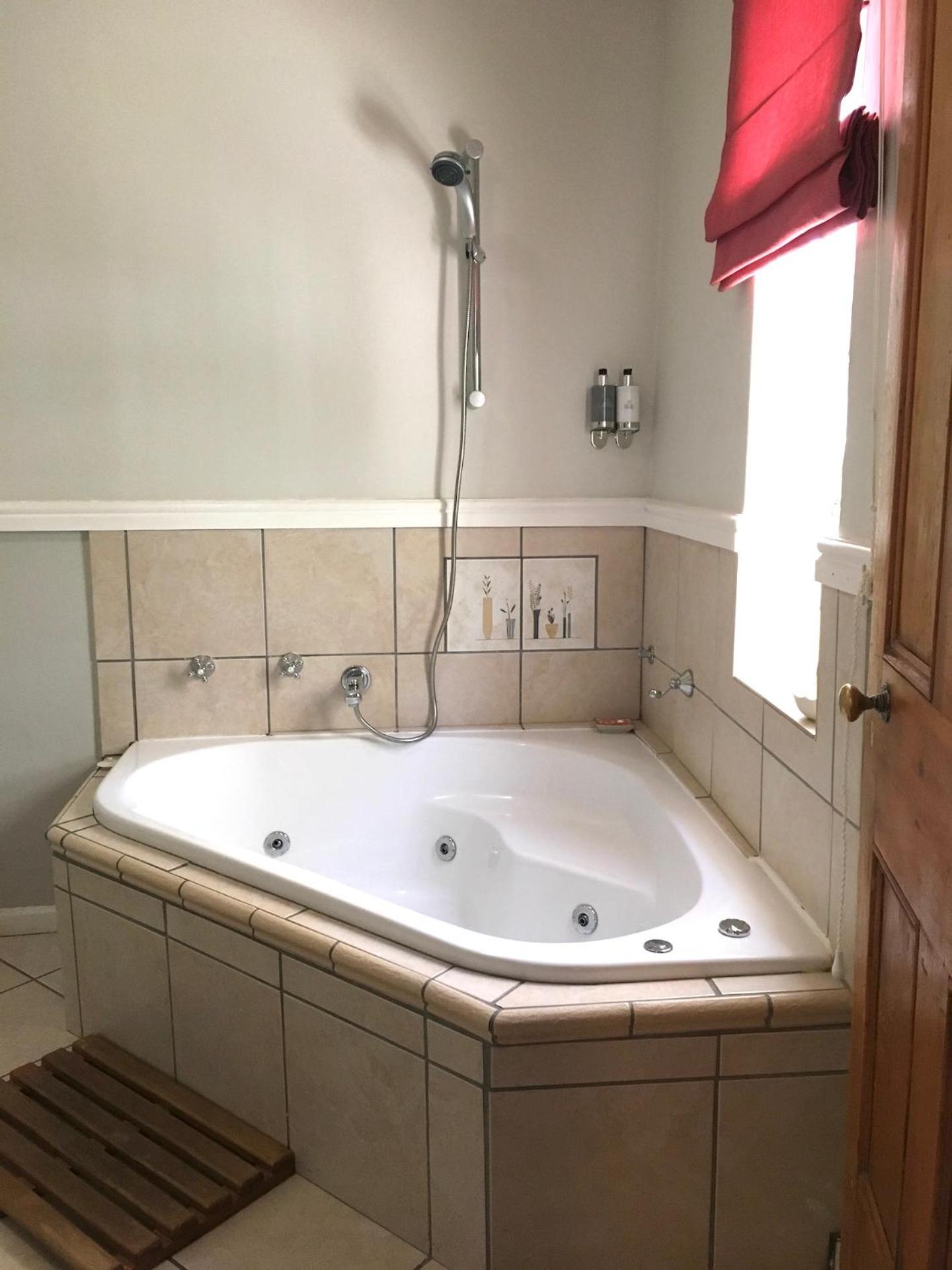 John Montagu Accommodation