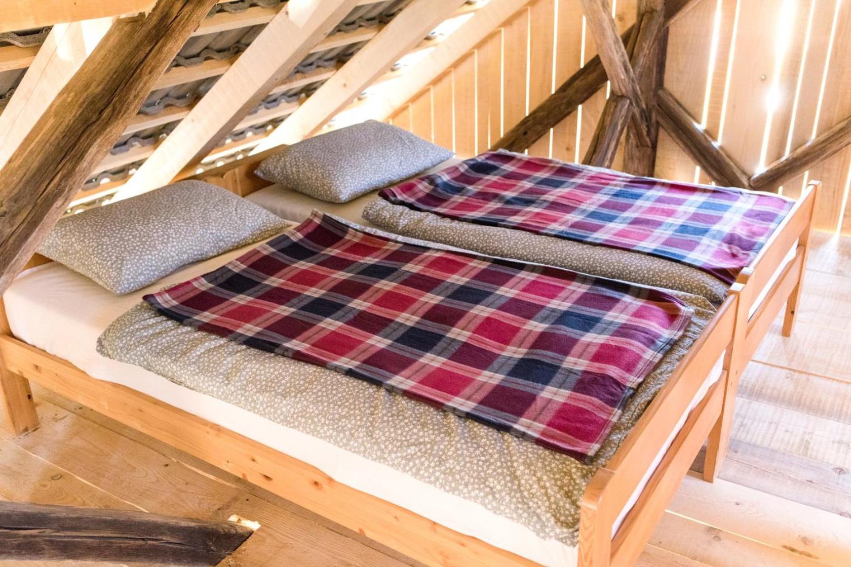 Glamping - Hayrack Vesel view 3