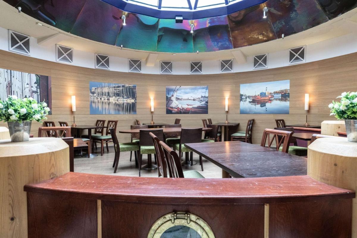 restaurant