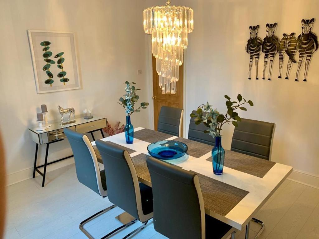 Cathedral Quarter House with free Secure Driveway Parking for 2 Cars, photo 49