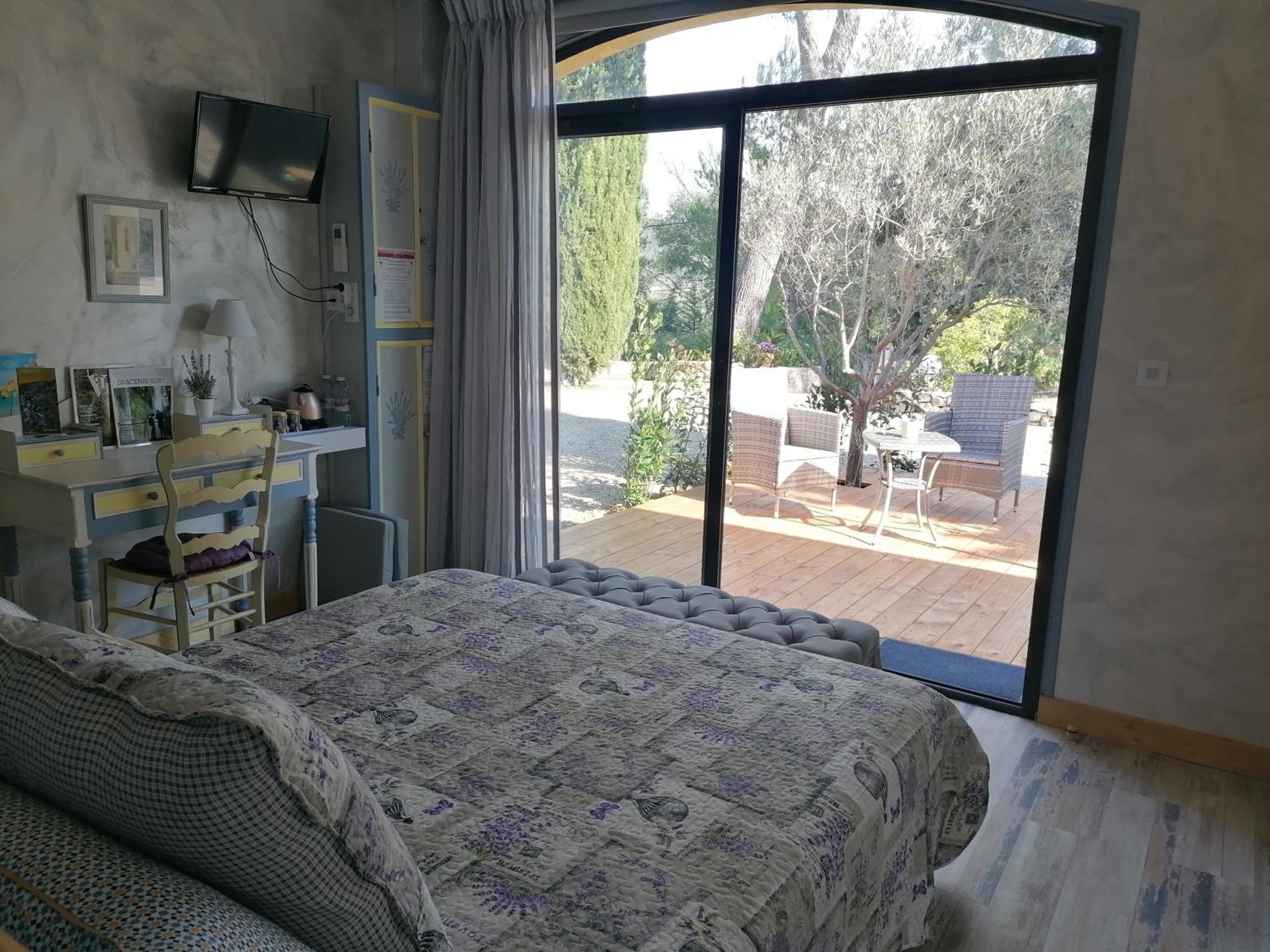 Photo 8