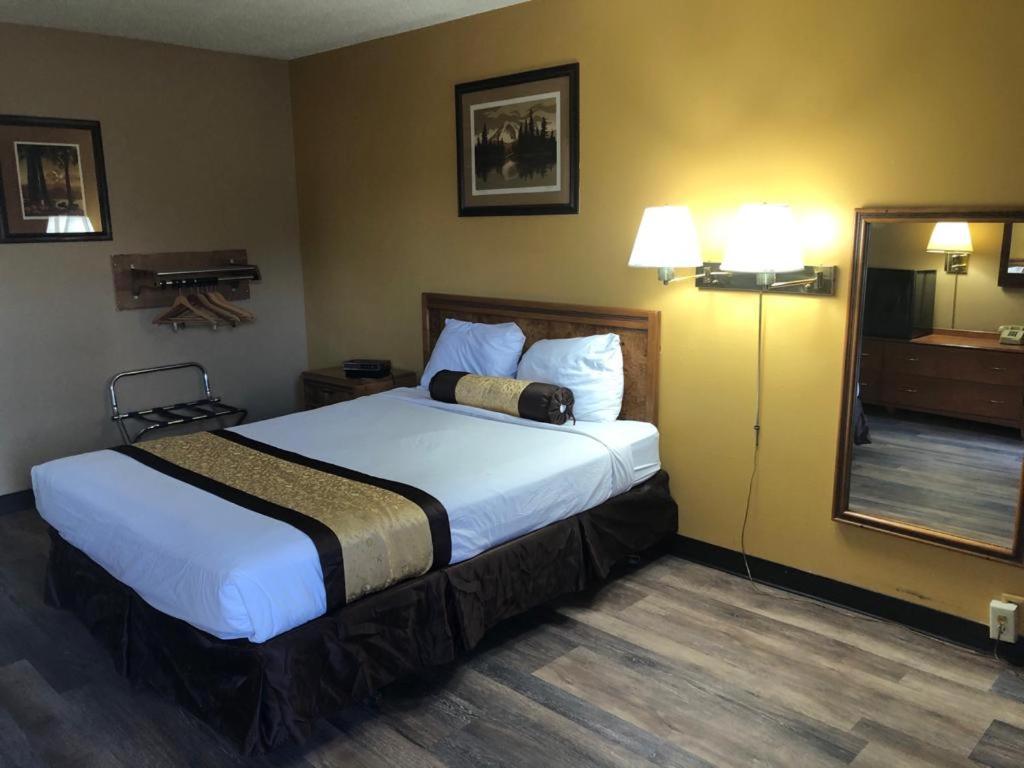 Baker City Vacations - Knights Inn - Baker City - Property Image 64