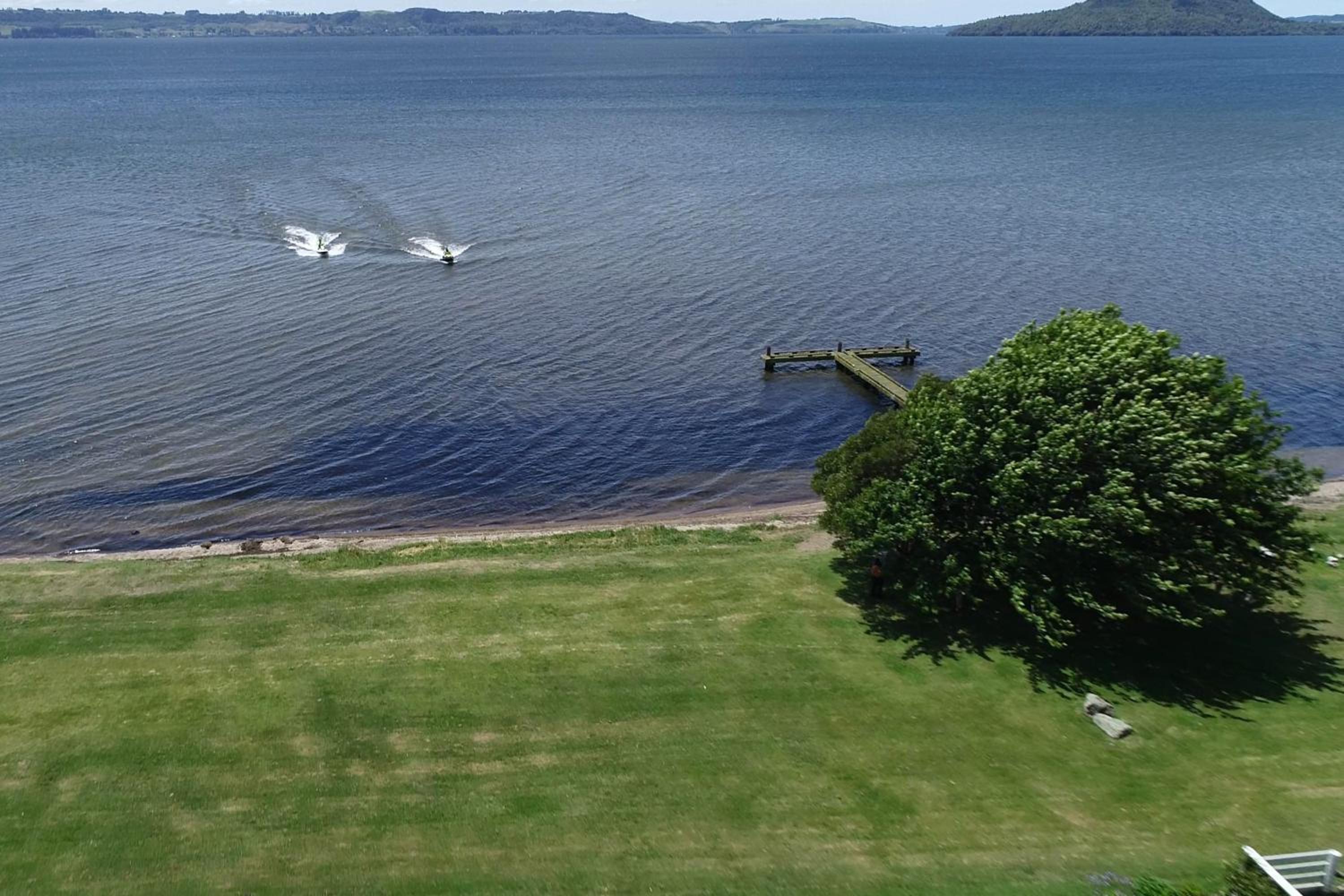 Gemini Shores - Rotorua Holiday Home view 3