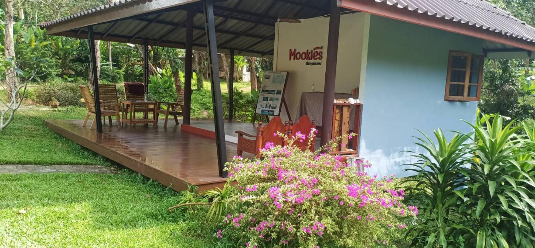 Mookies Bungalows