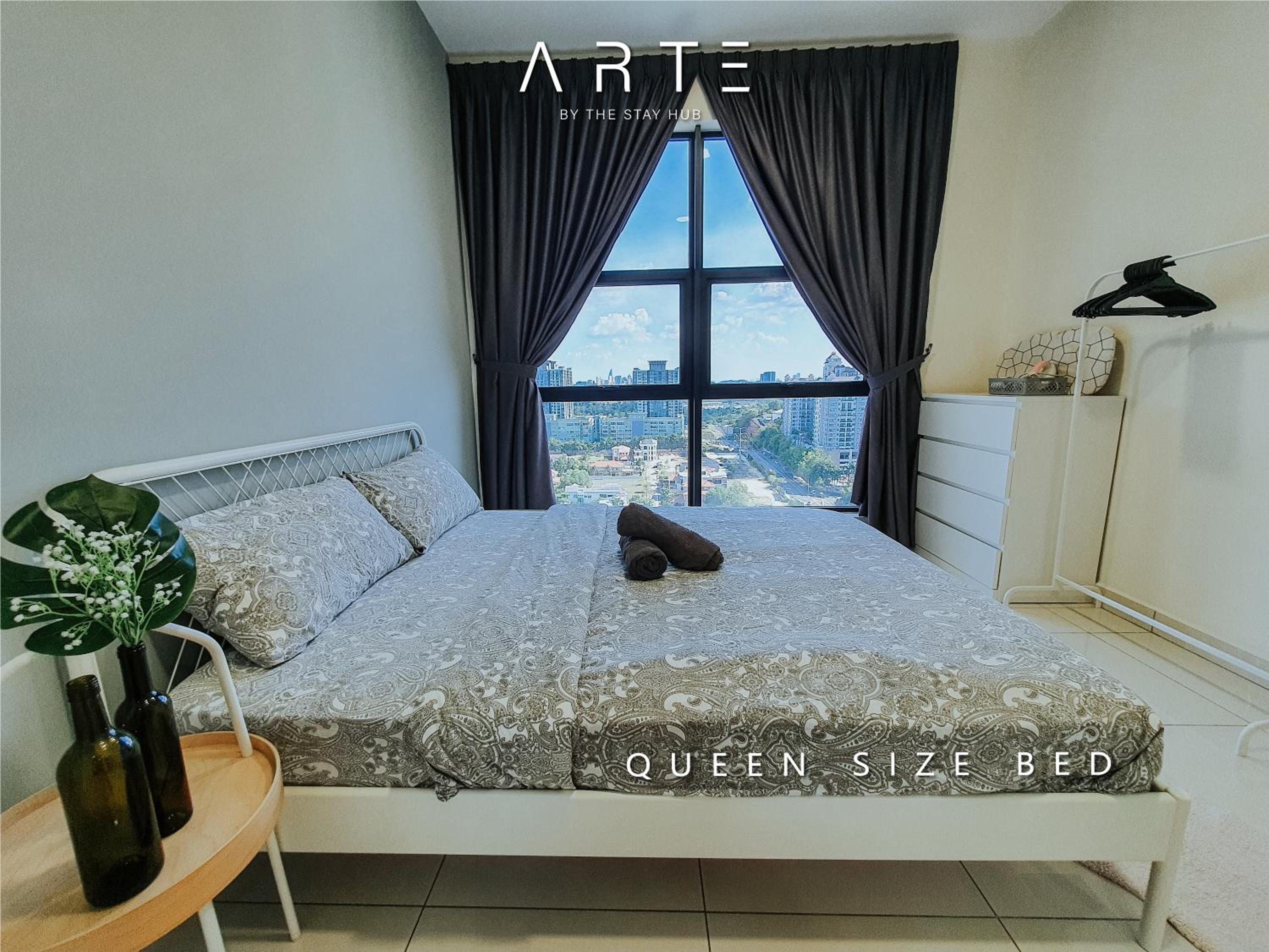 Arte Mont Kiara Luxury Suite with Heated Jacuzzi Pods - Free Parking - Next to MITEC- by The Stay Hub