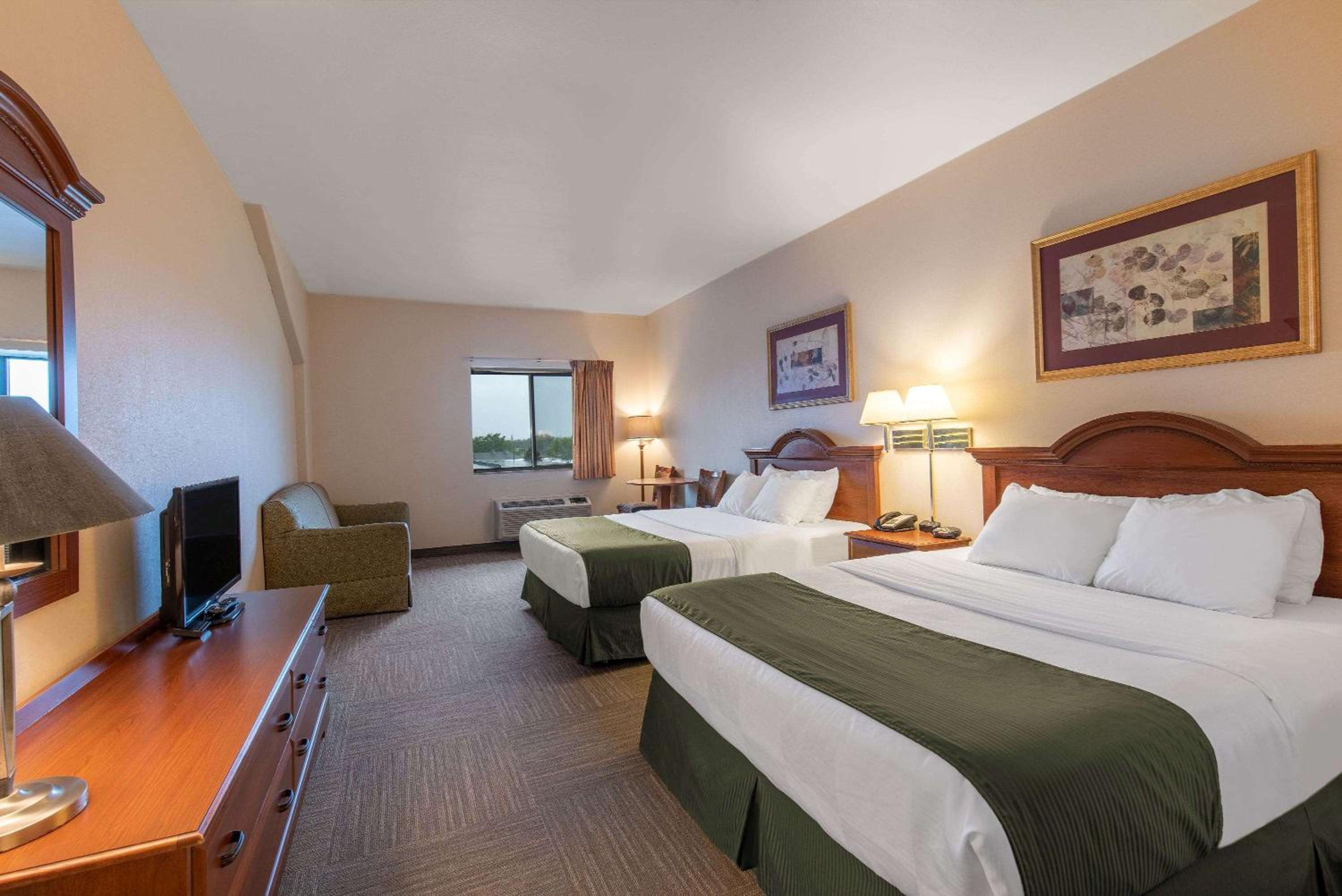 Mitchell Vacations - Days Inn by Wyndham Mitchell SD - Property Image 22