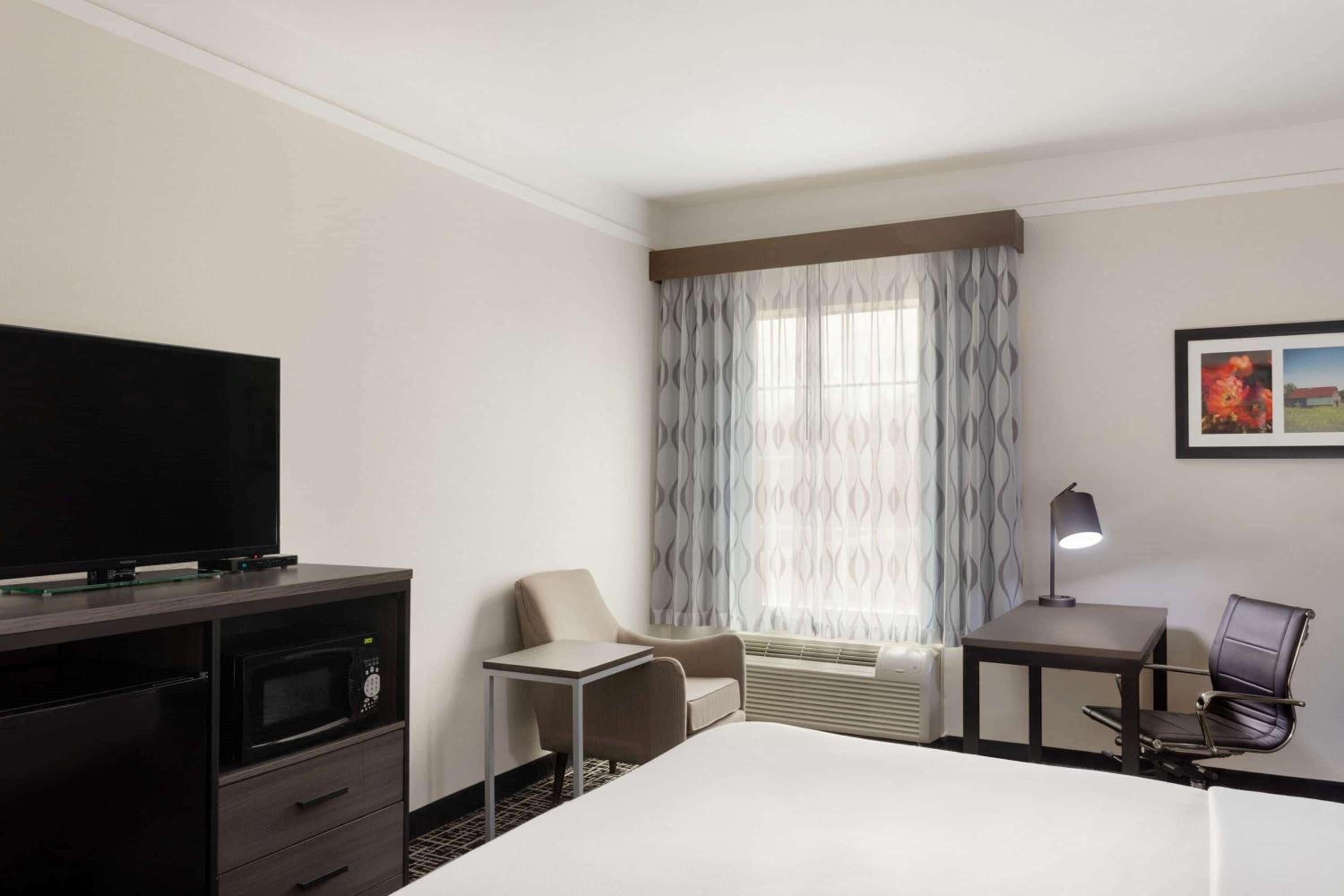 Longview Vacations - La Quinta by Wyndham I-20 Longview South - Property Image 23