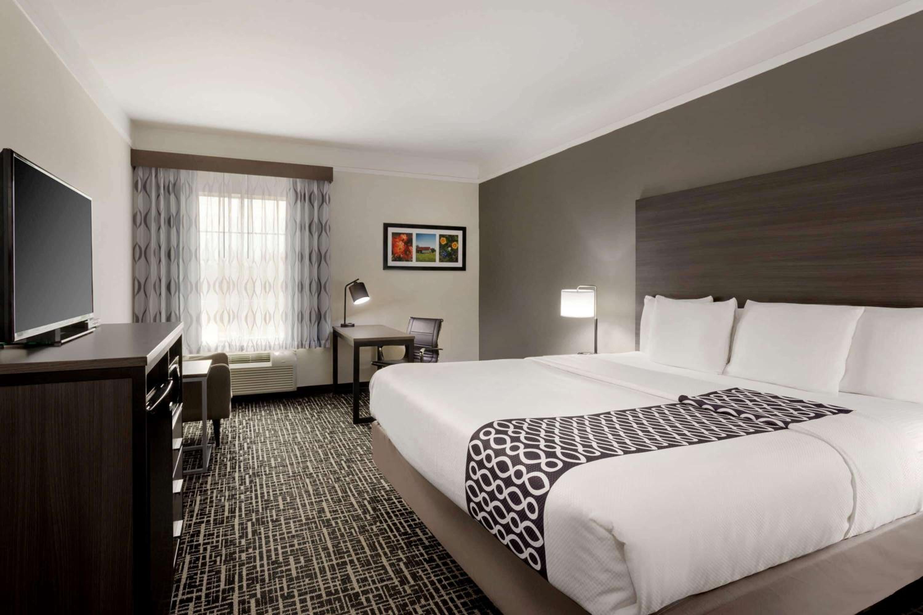 Longview Vacations - La Quinta by Wyndham I-20 Longview South - Property Image 24