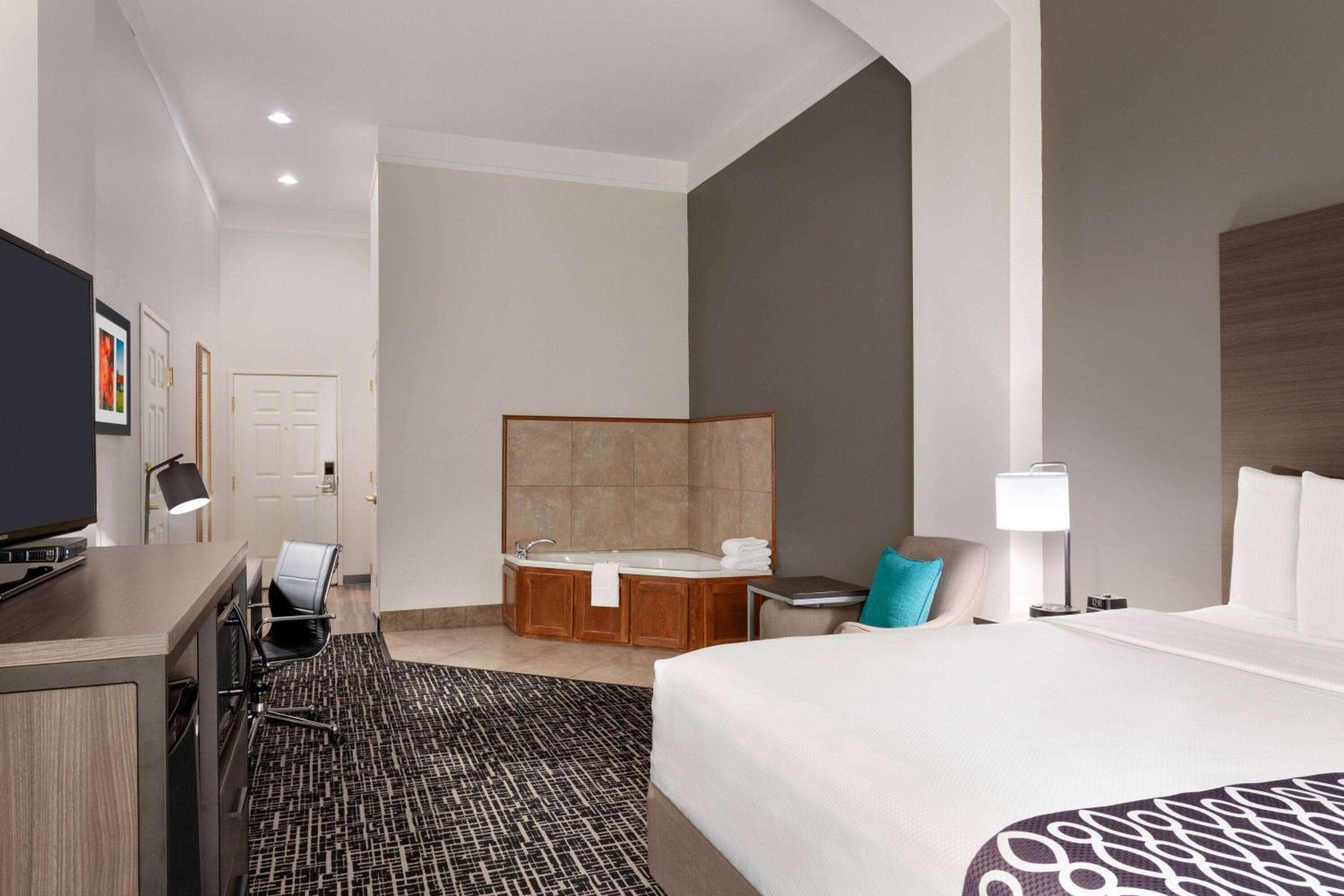 Longview Vacations - La Quinta by Wyndham I-20 Longview South - Property Image 12