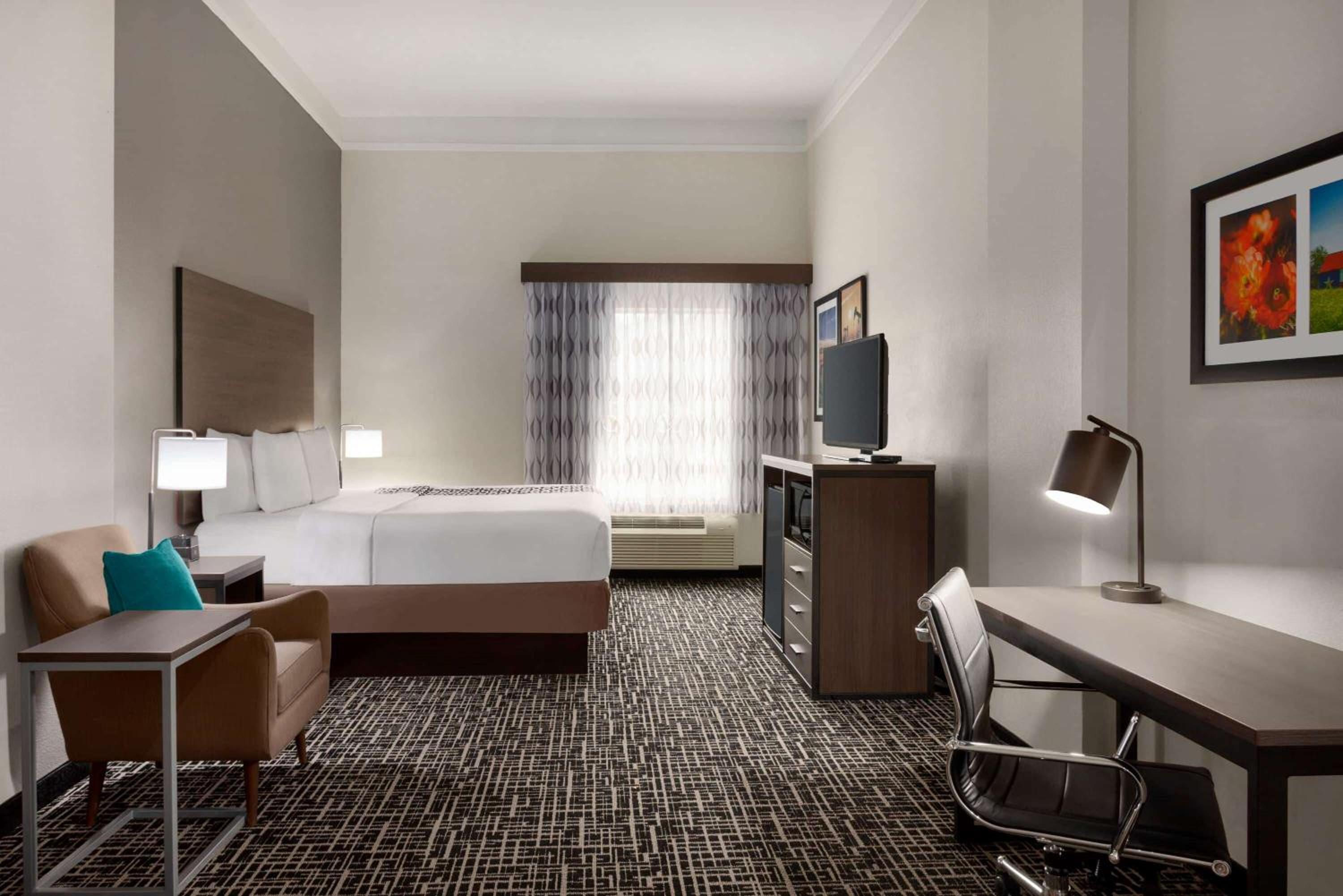 Longview Vacations - La Quinta by Wyndham I-20 Longview South - Property Image 11