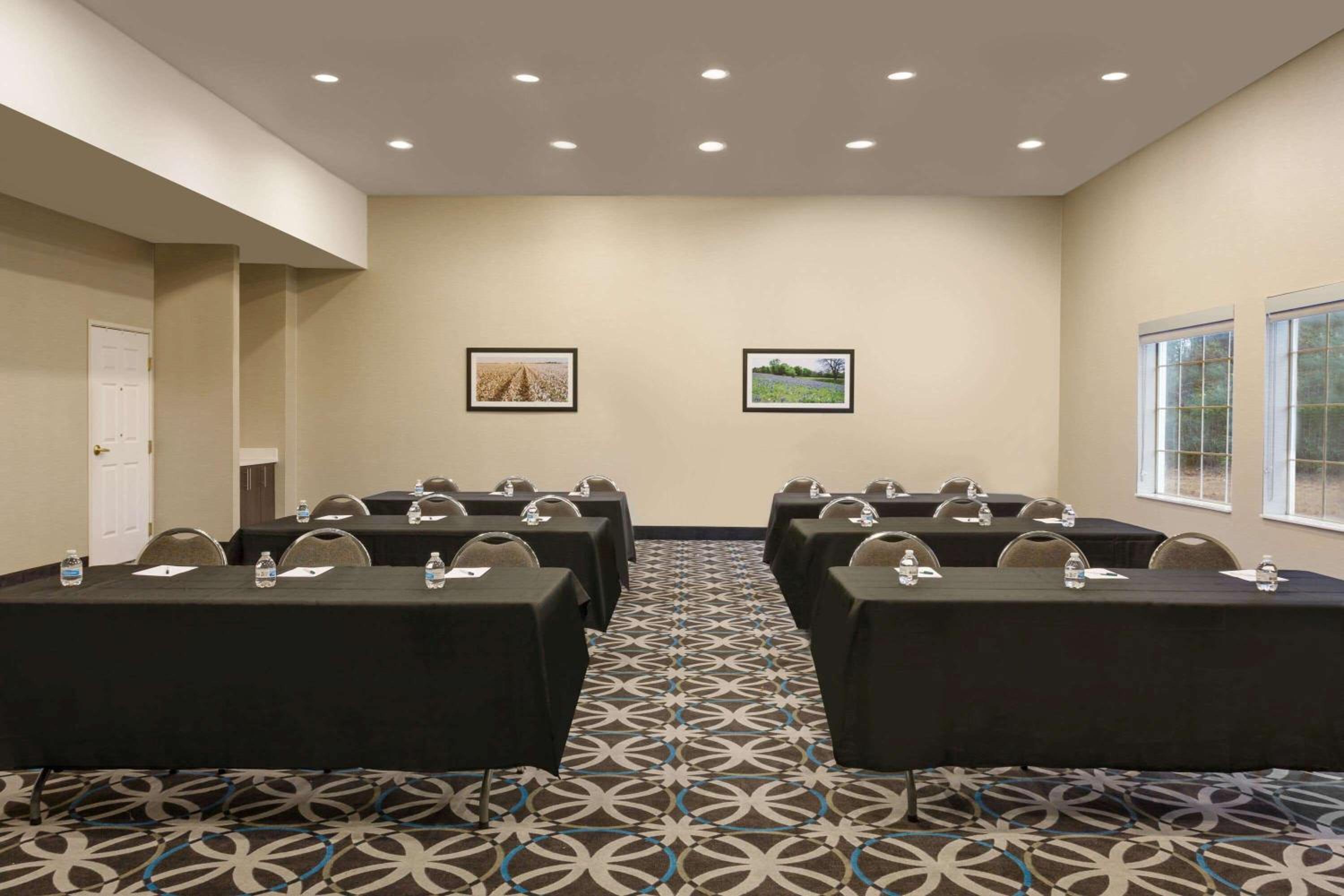 Longview Vacations - La Quinta by Wyndham I-20 Longview South - Property Image 8