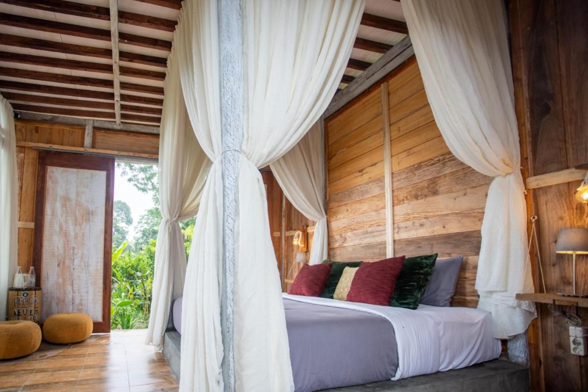 Dkubusalangki Villa view 3