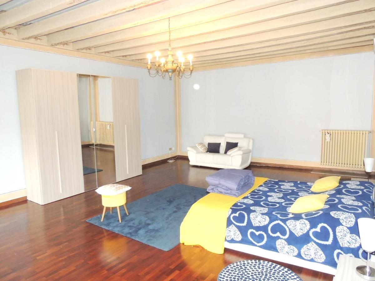 4 bedrooms appartement with jacuzzi furnished terrace and wifi at Brescia photo 3
