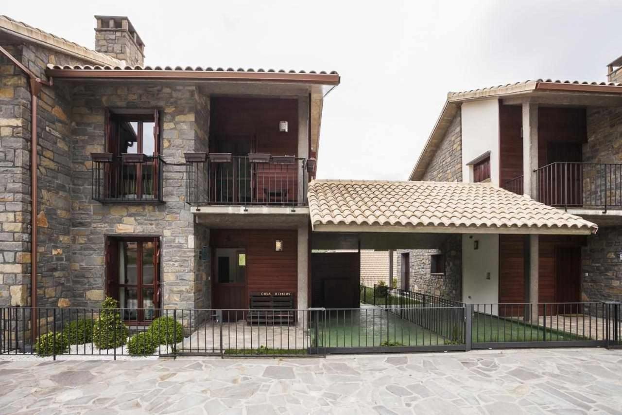 Casa Biescas Ski EVcharger Formigal 30min BBQ view 3
