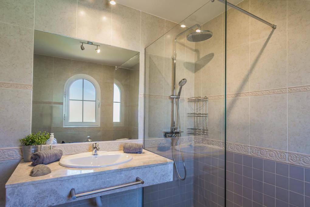 Perfect for family holidays with private pool, near beach and golf- Villa Ashley view 4