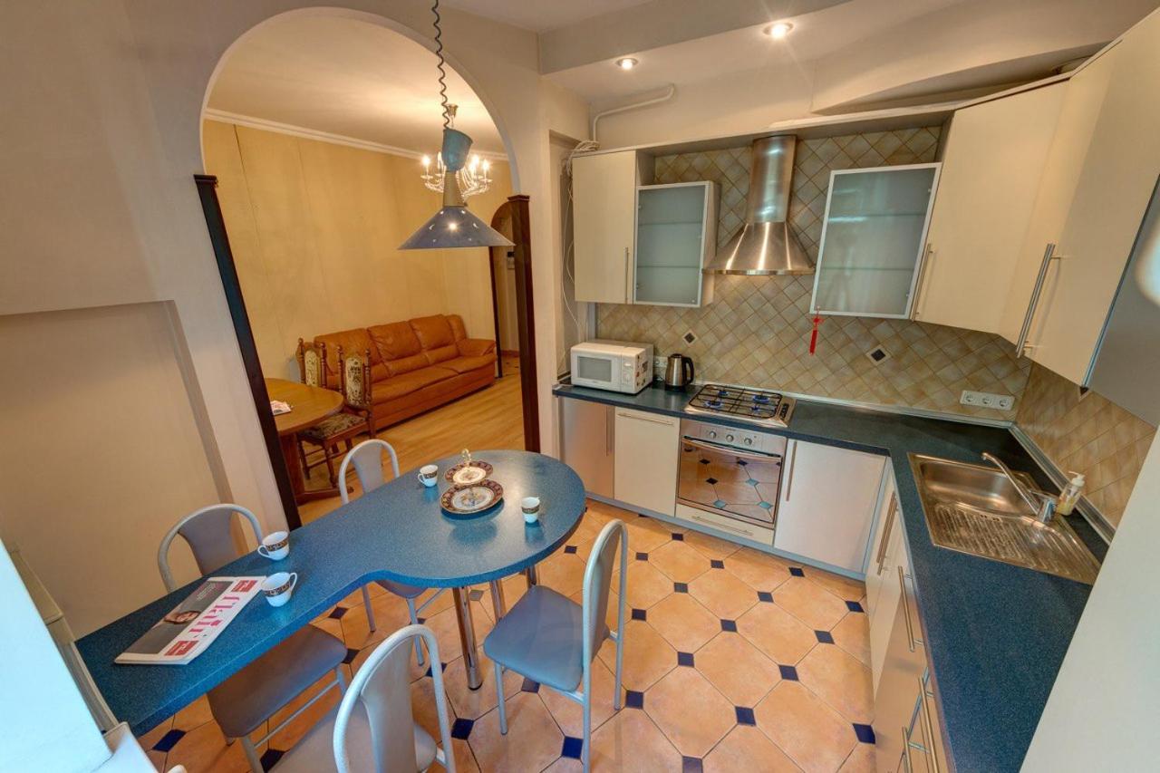 Apartments with three rooms on Shevchenko blvd view 2