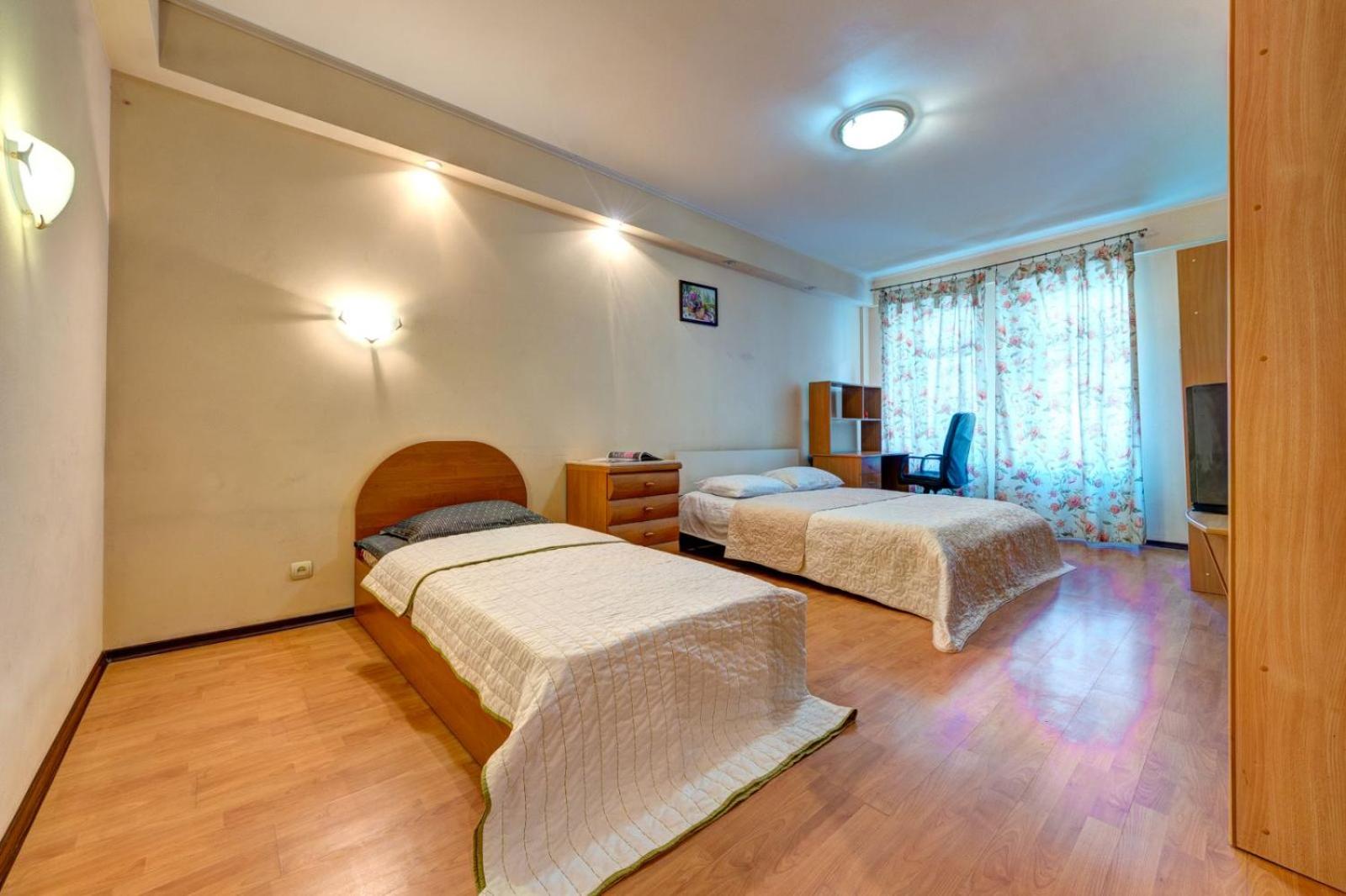 Three-room apartment near Ocean Plaza view 5