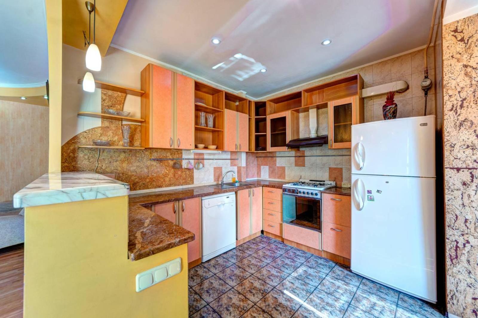 Three-room apartment near Ocean Plaza view 3