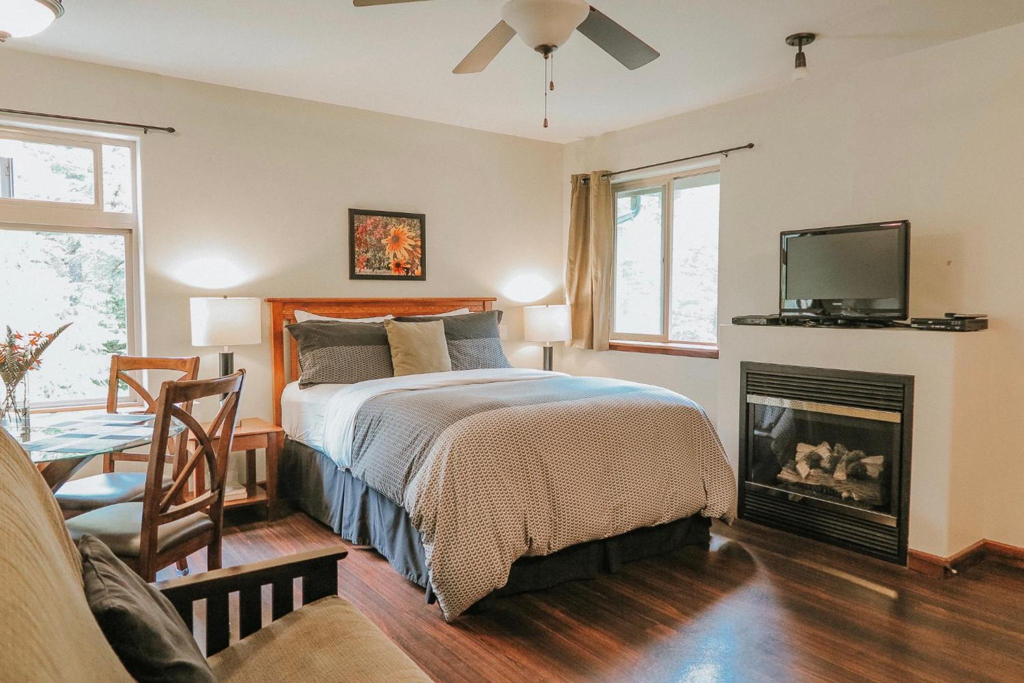 Tofino Vacations - Cobble Wood and Bird Sanctuary Guest Houses - Property Image 4