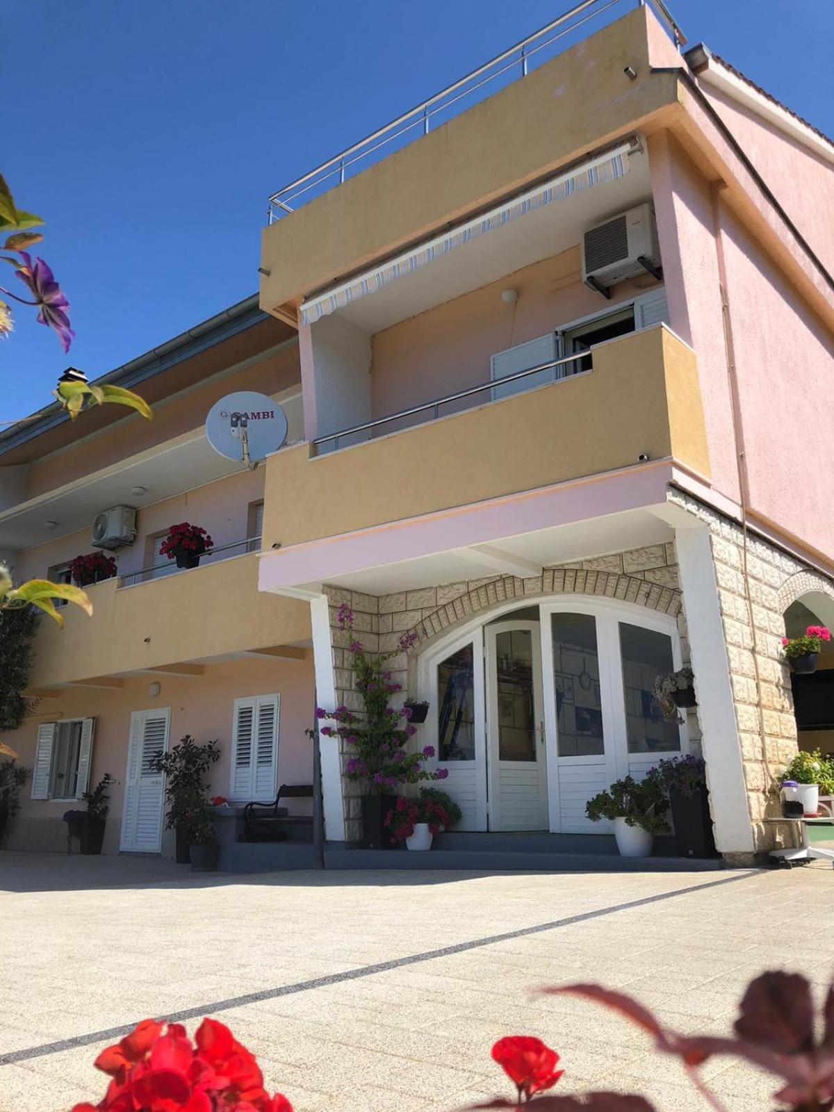 Apartmani Nevena view 3