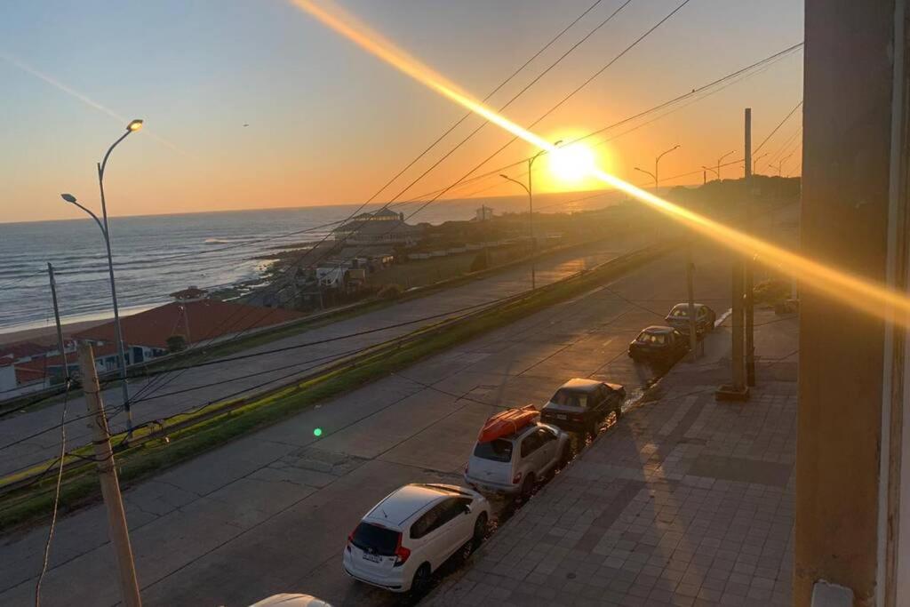 Mar del Plata frente al mar Biblioteca