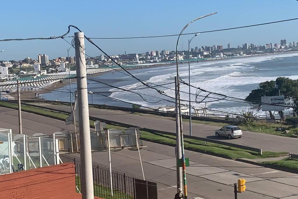 Mar del Plata frente al mar Biblioteca