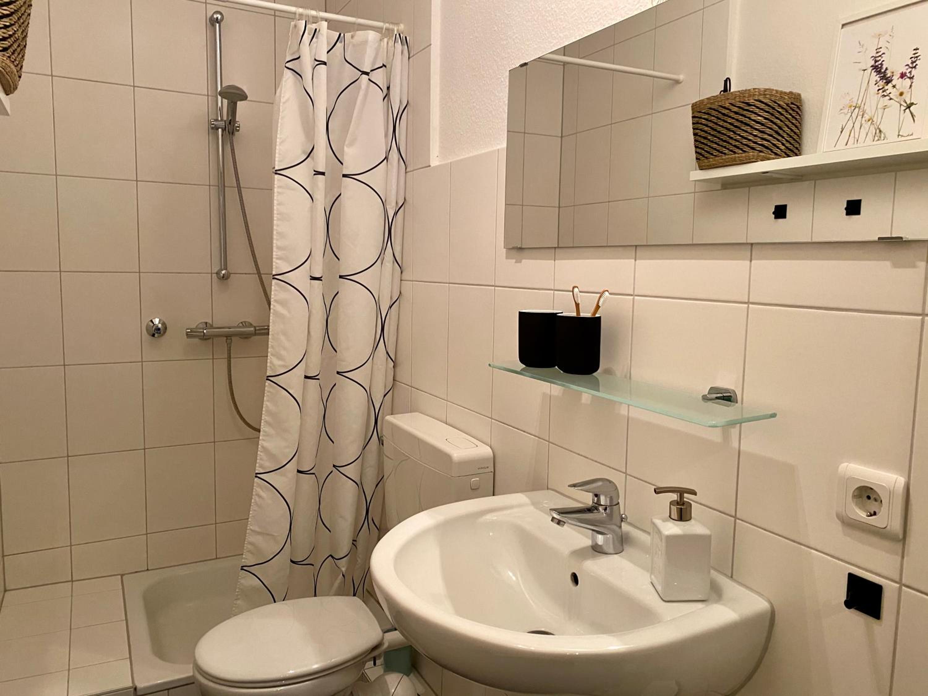 Zentrumsnahe schöne Altbauwohnung bis 4 Personen view 4