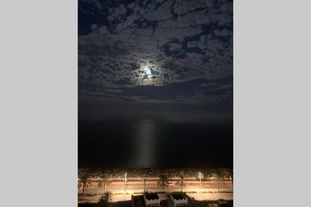 Balqis Residense Palm Jumeirah,Pool, Beach, Top floor, Full sea view, Restaurants