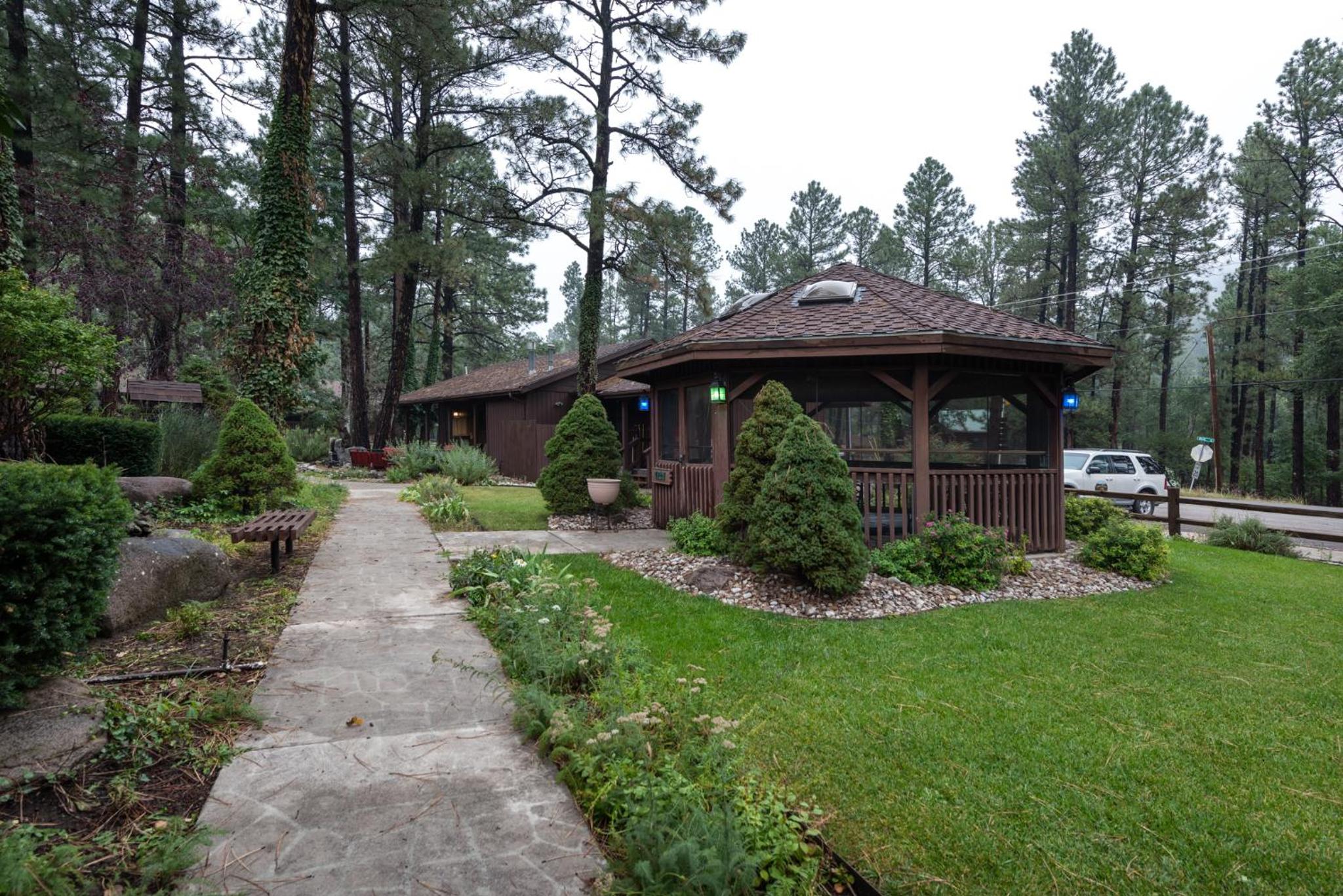 Hotel Shadow Mountain Lodge and Cabins - Image 1