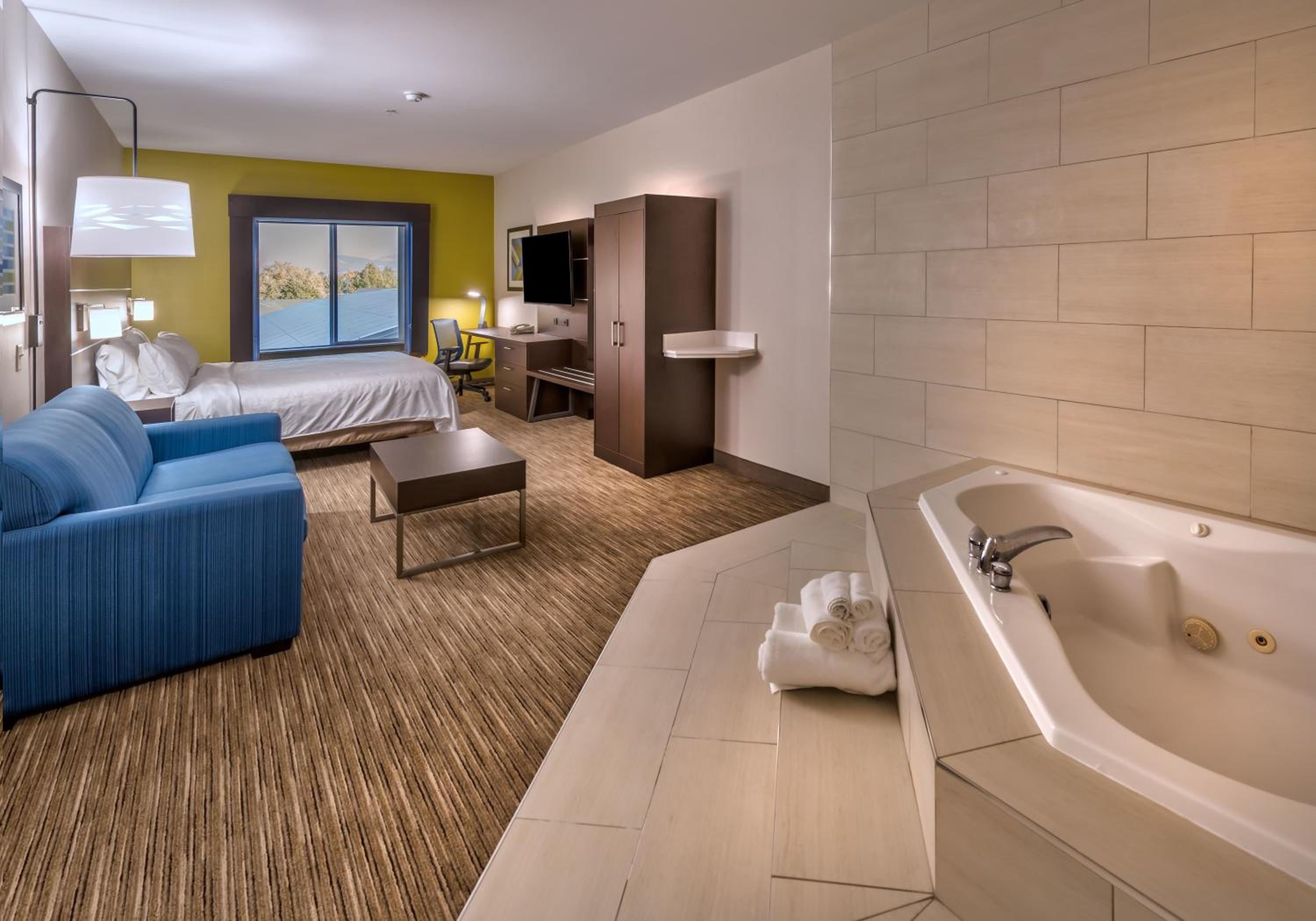 Holiday Inn Express Hotel Suites Minden, an IHG Hotel - Property Image 2