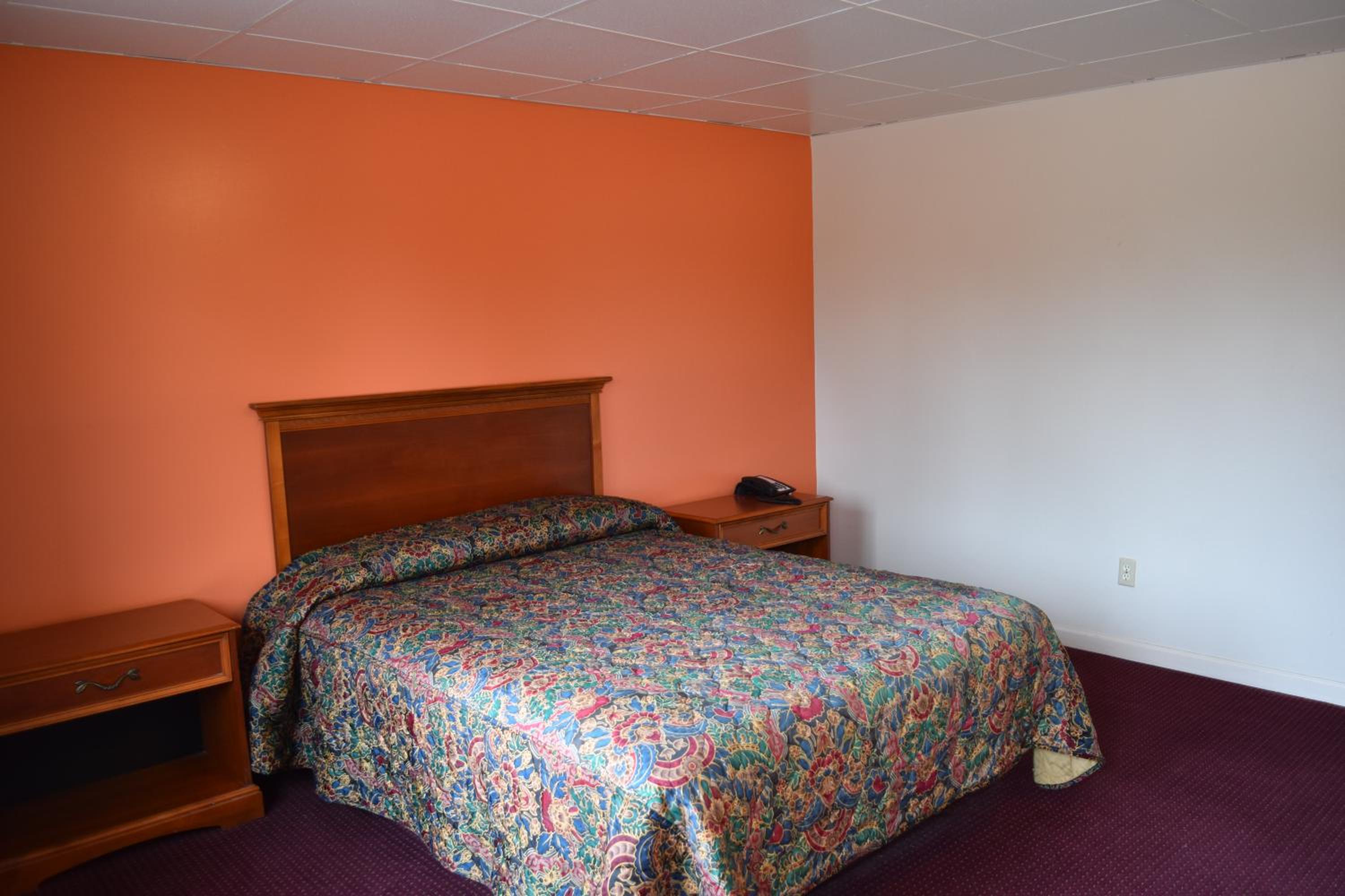 PLYMOUTH MOTOR LODGE view 3