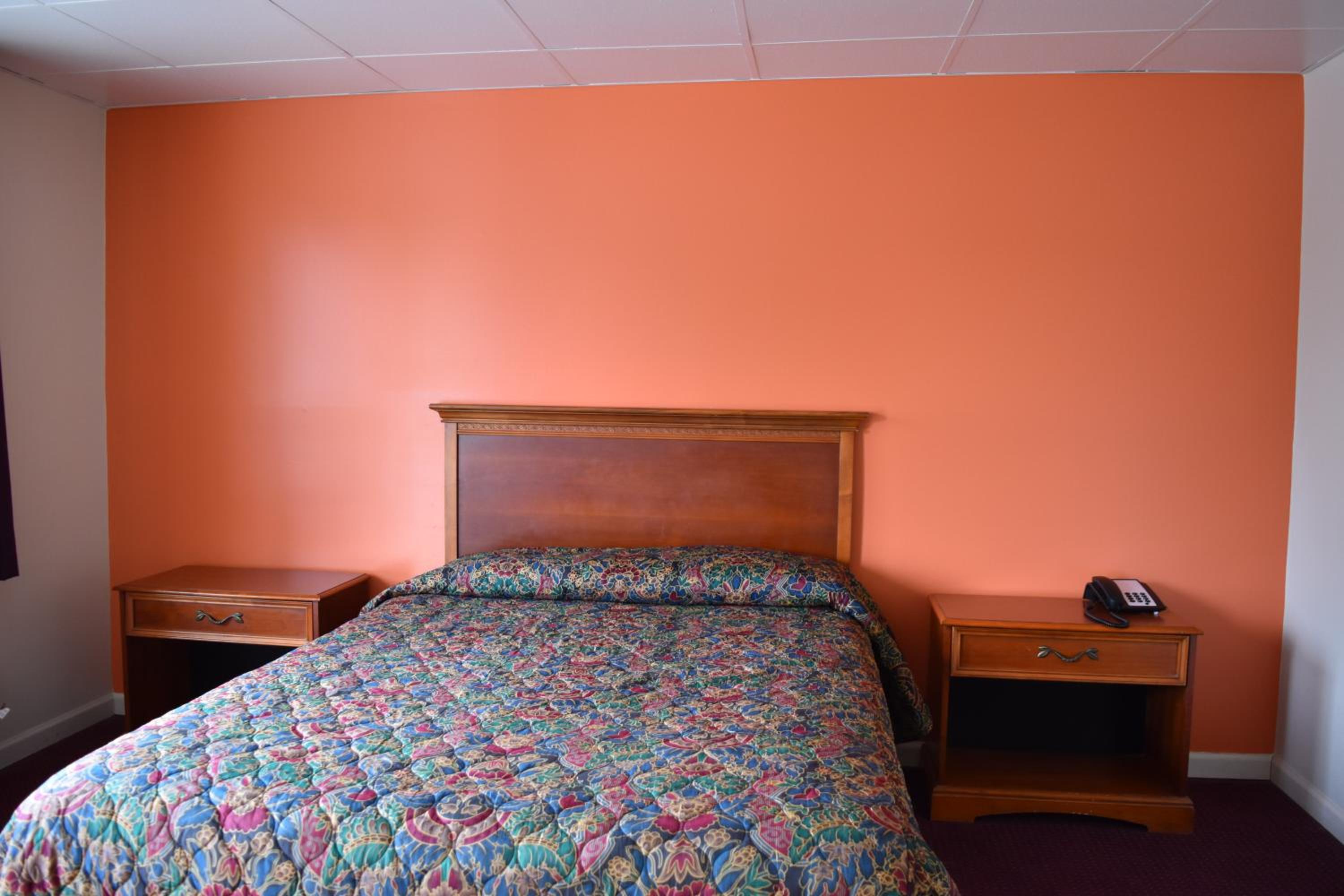 PLYMOUTH MOTOR LODGE view 2