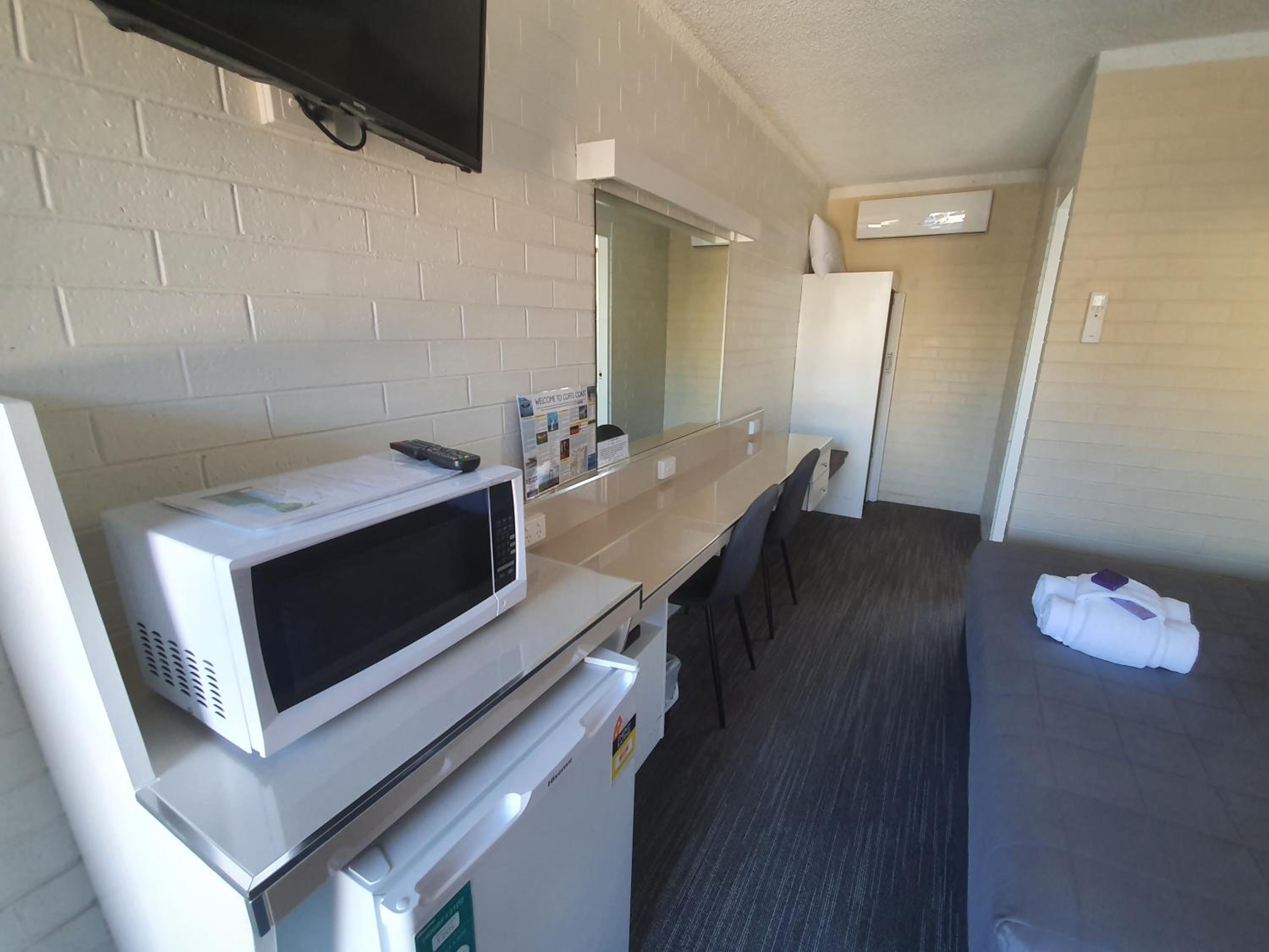 Coastal Bay Motel
