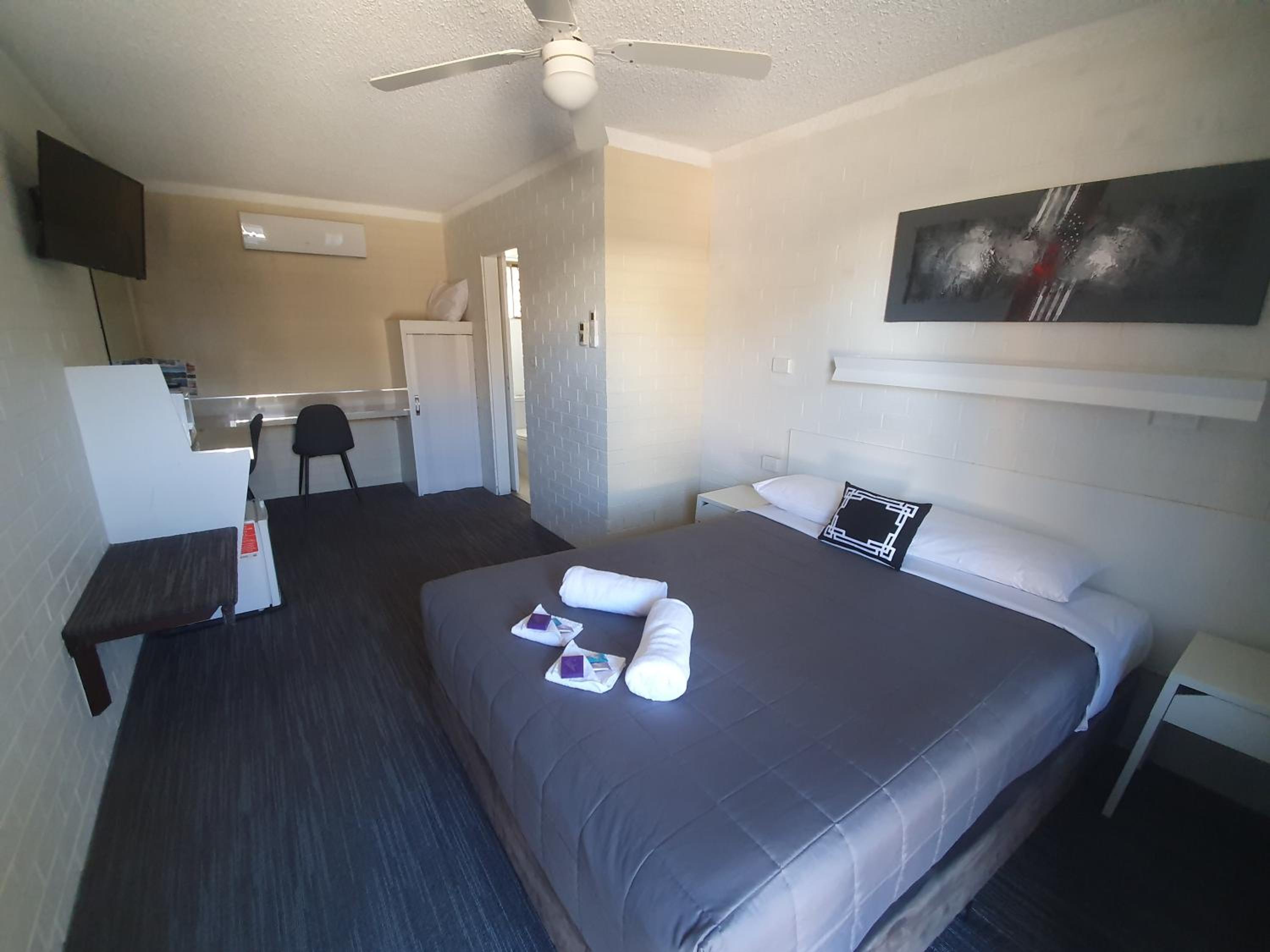 Coastal Bay Motel