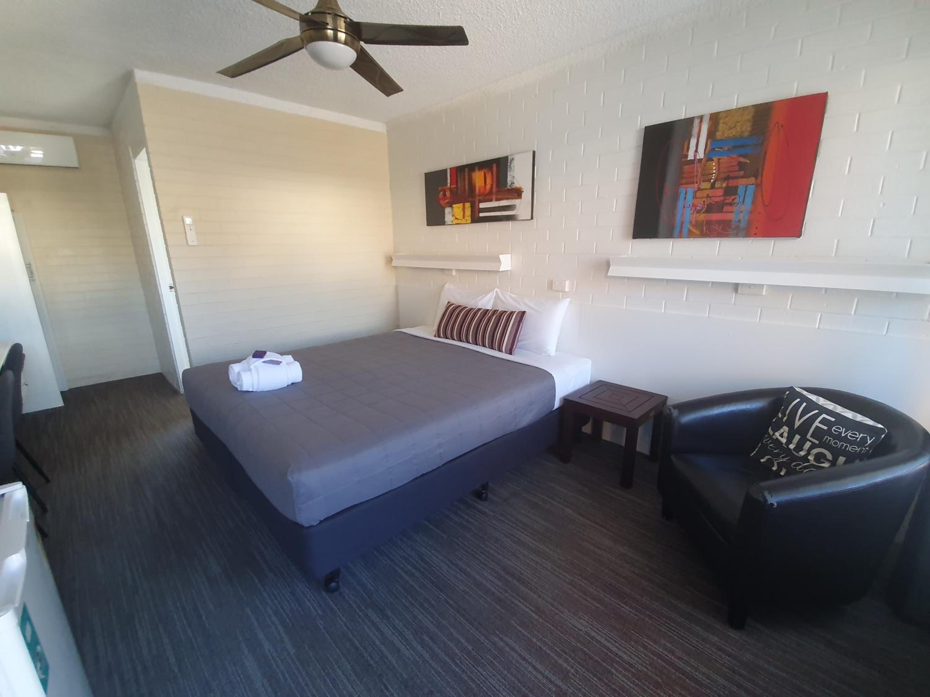 Coastal Bay Motel