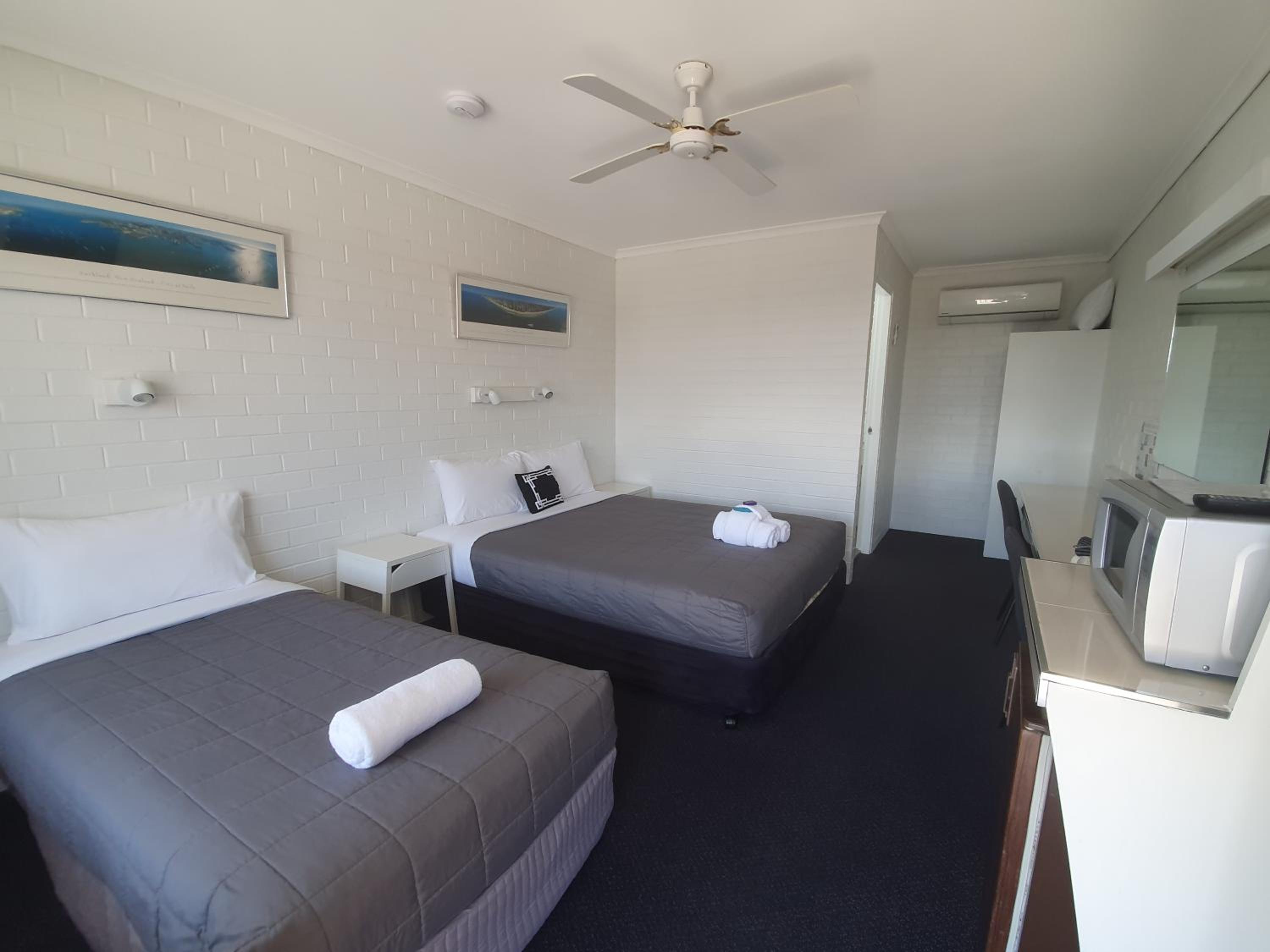 Coastal Bay Motel