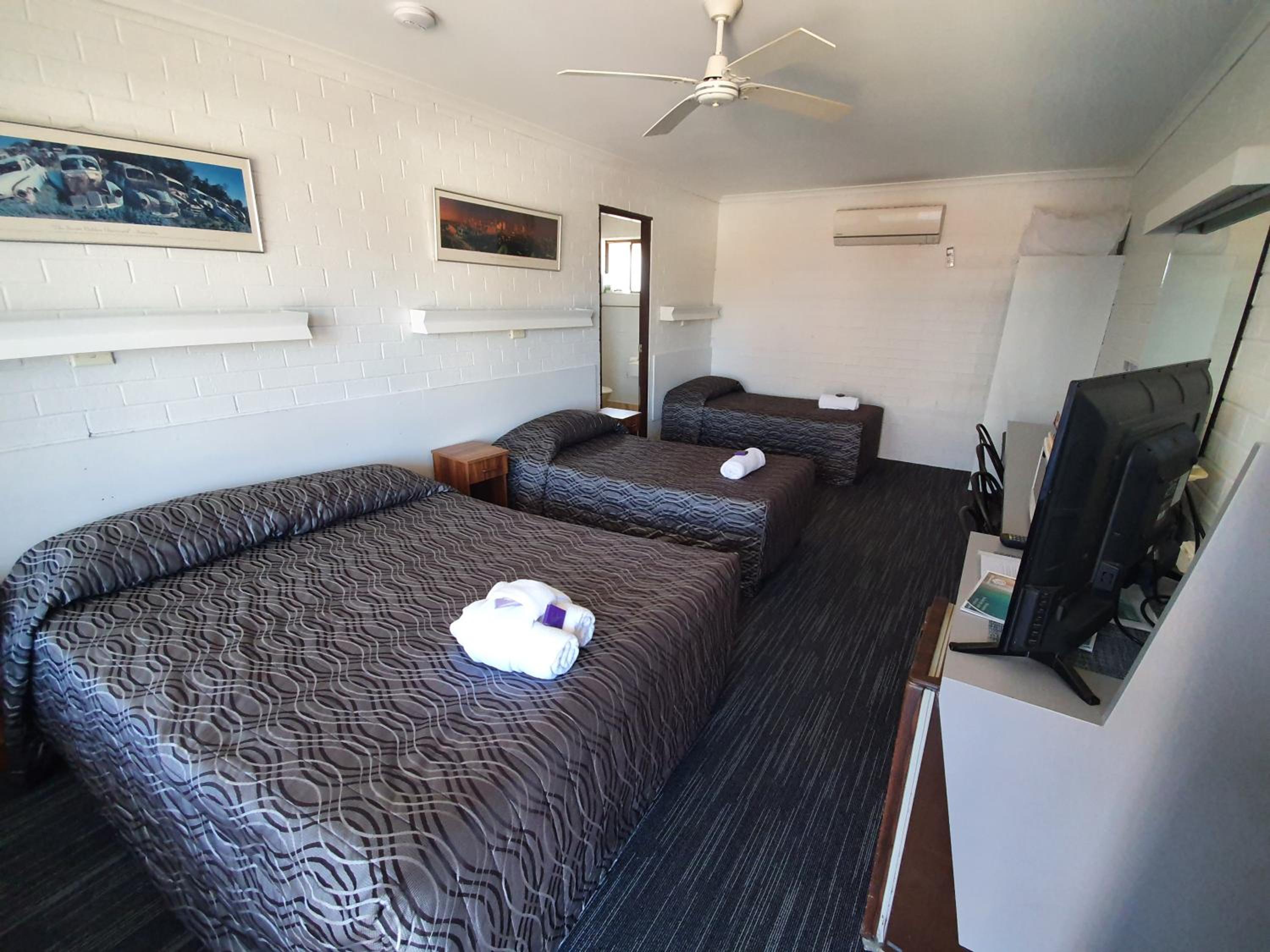Coastal Bay Motel