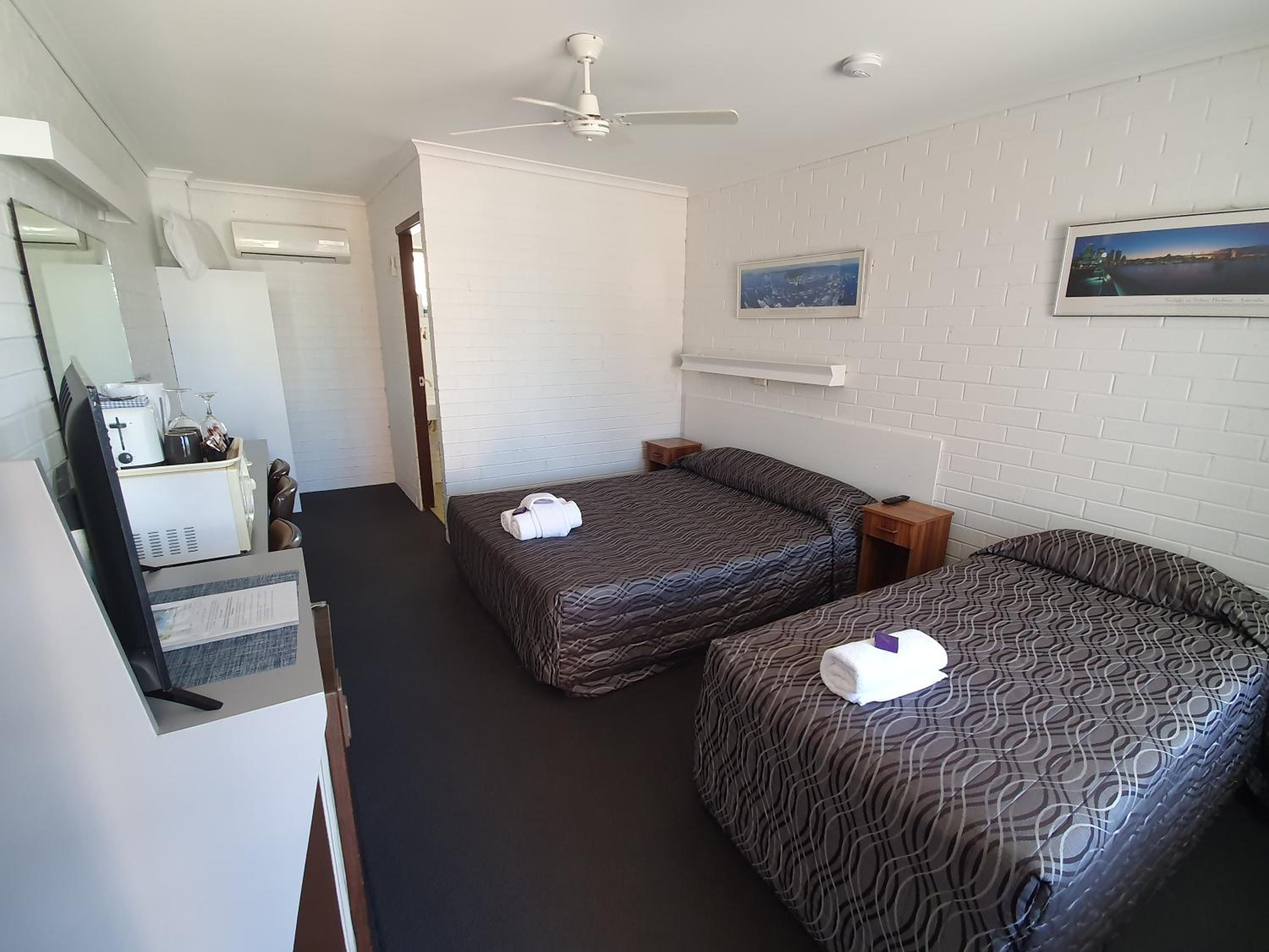 Coastal Bay Motel