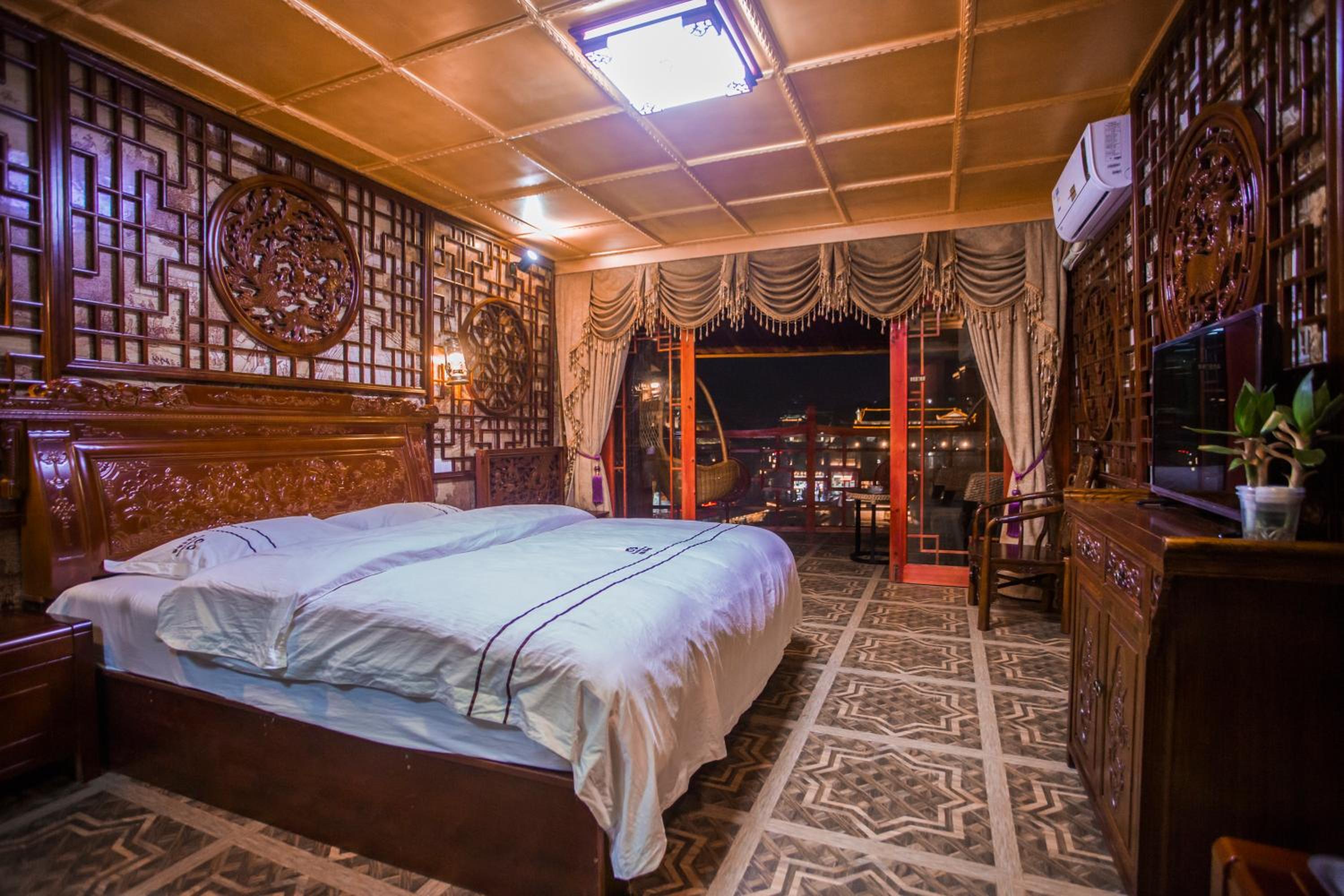 LQJ Riverside Guest House