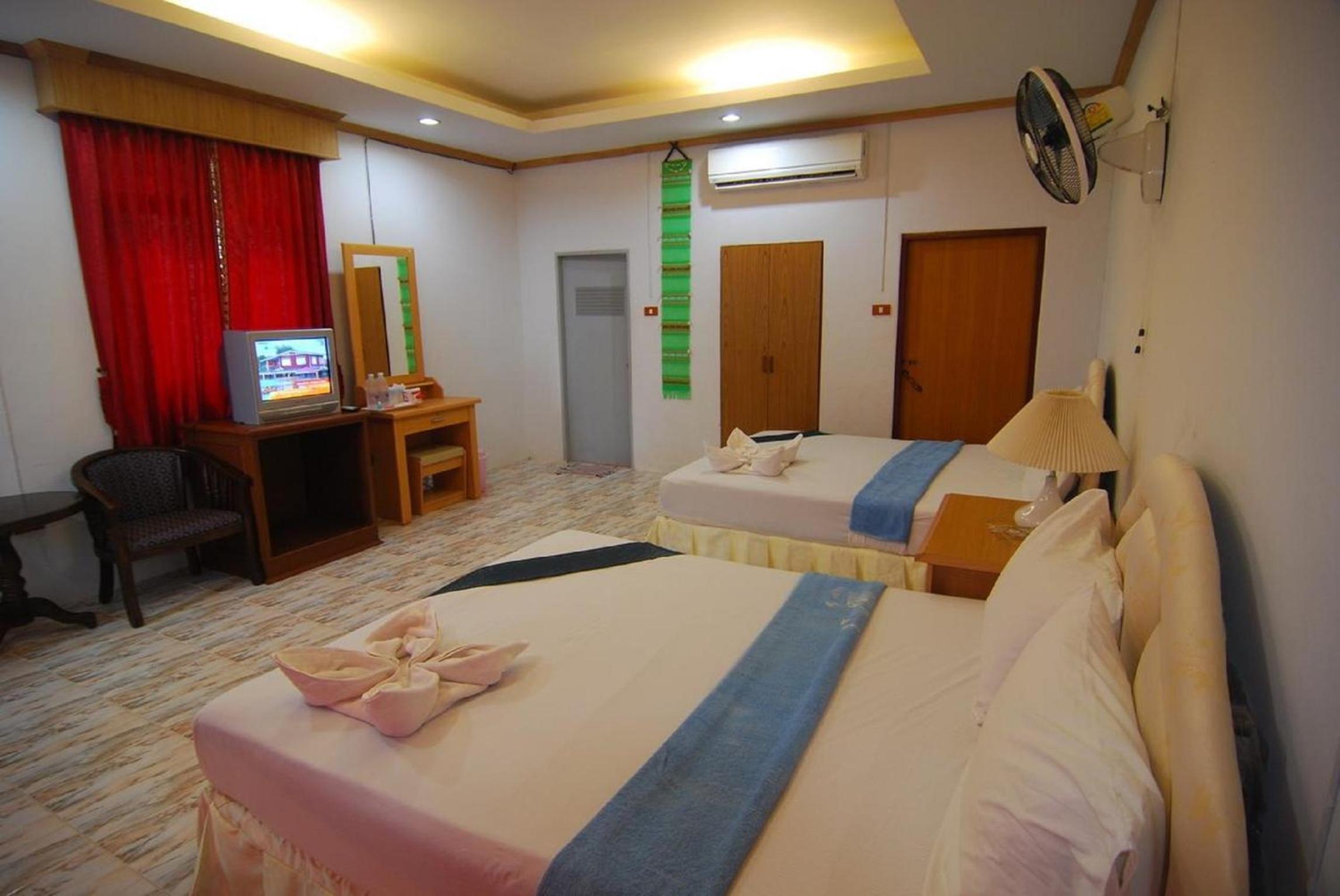 Lanta Paradise Beach Resort