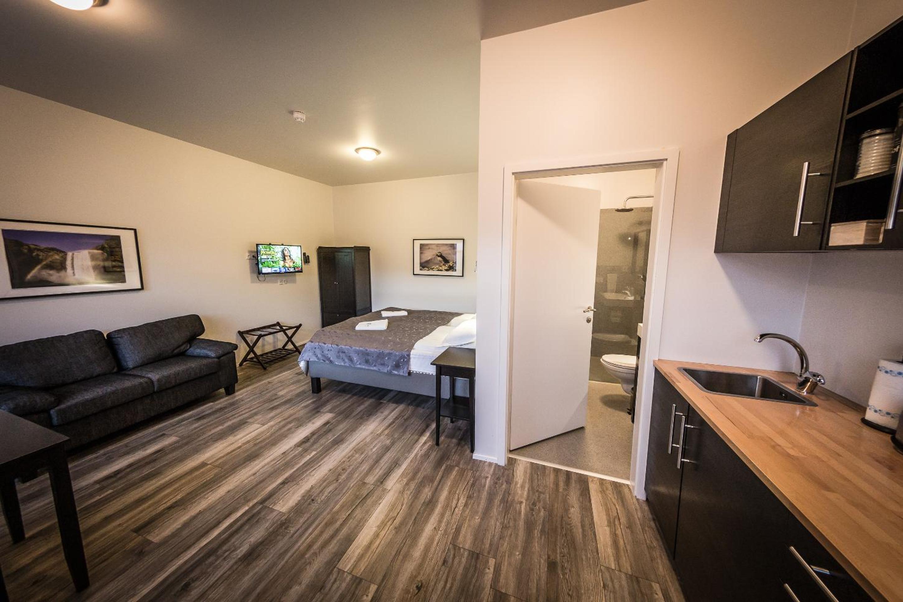 Bakki Apartments & Hostel