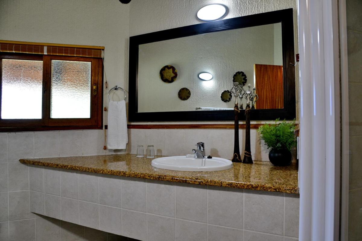 Hazyview Vacations - Cambalala - Private Villa - in Kruger Park Lodge - Serviced Daily, Free Wi-Fi - Property Image 38