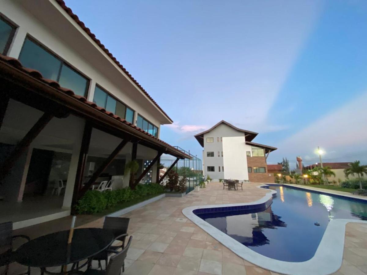 Apartamento andar superior em Gravatá com piscina e área de lazer Condomínio Jacarandá