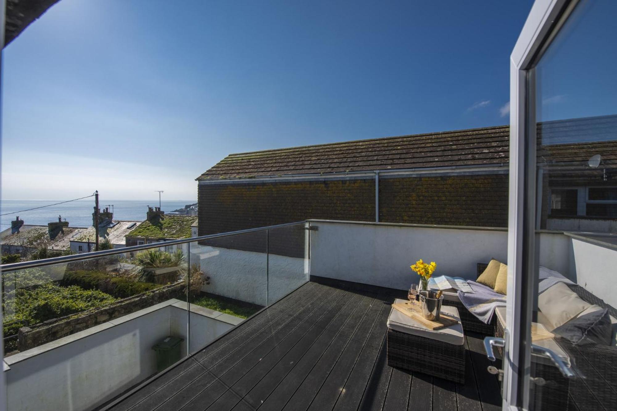 Mousehole View - Pet Friendly - Sea Views - Free Parking & WiFi view 2